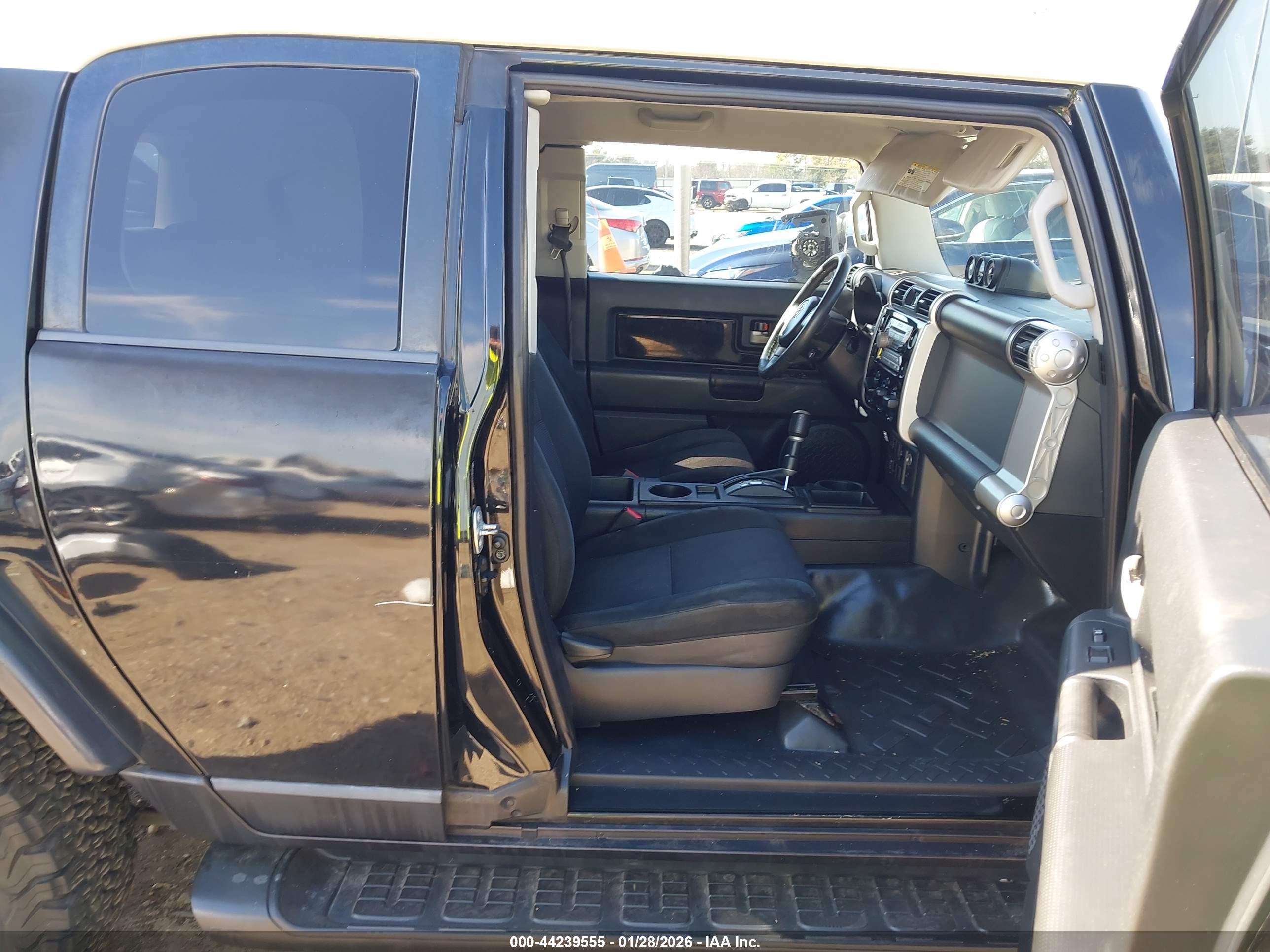 TOYOTA FJ image 5