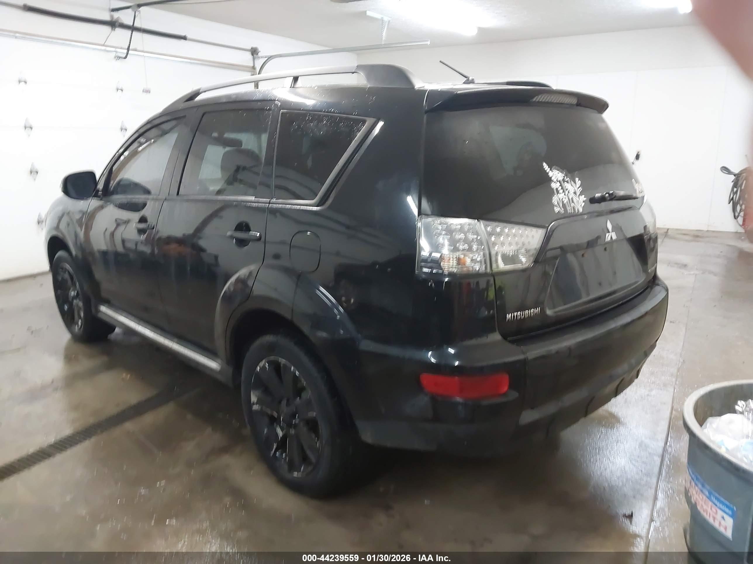 MITSUBISHI OUTLANDER image 3