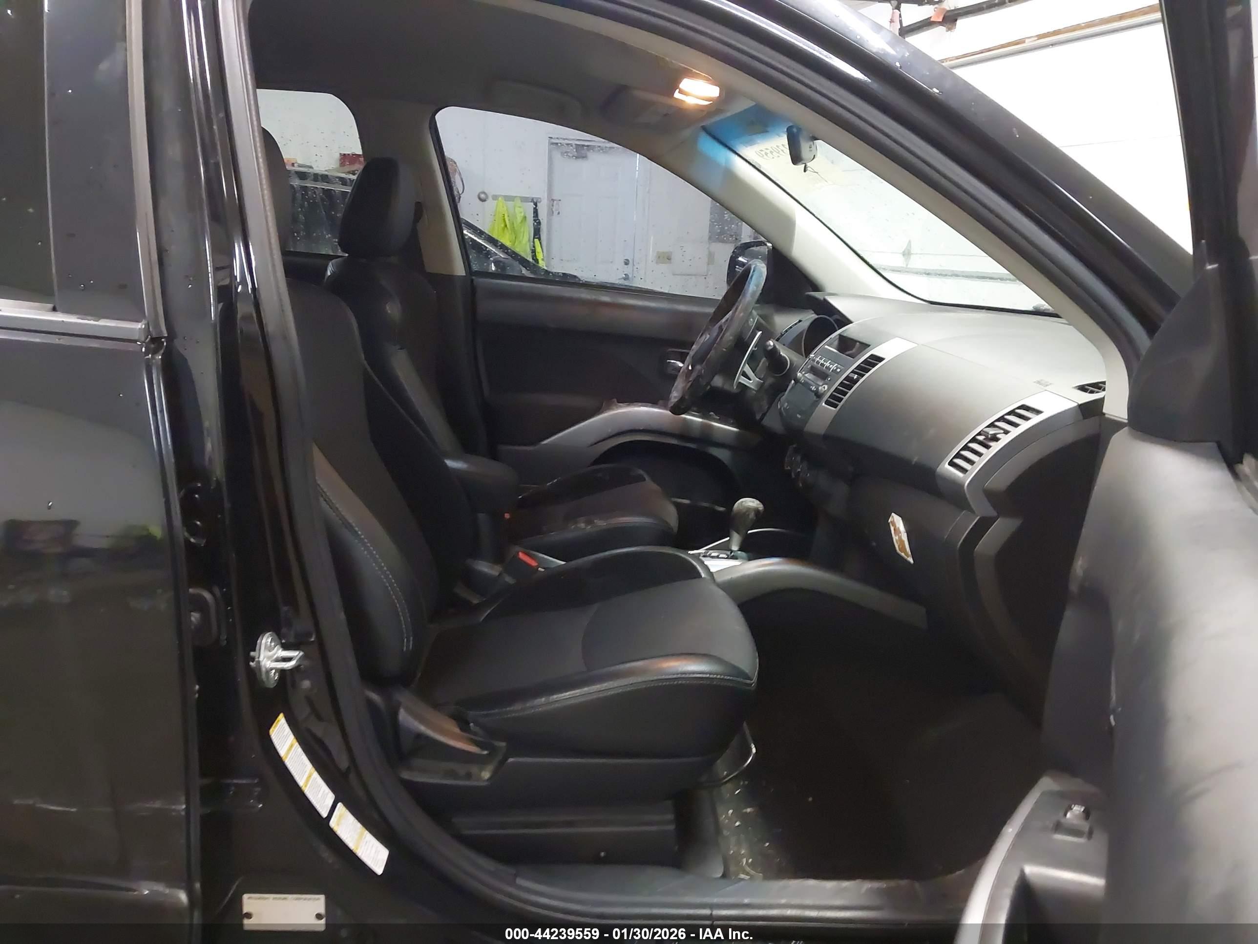 MITSUBISHI OUTLANDER image 5