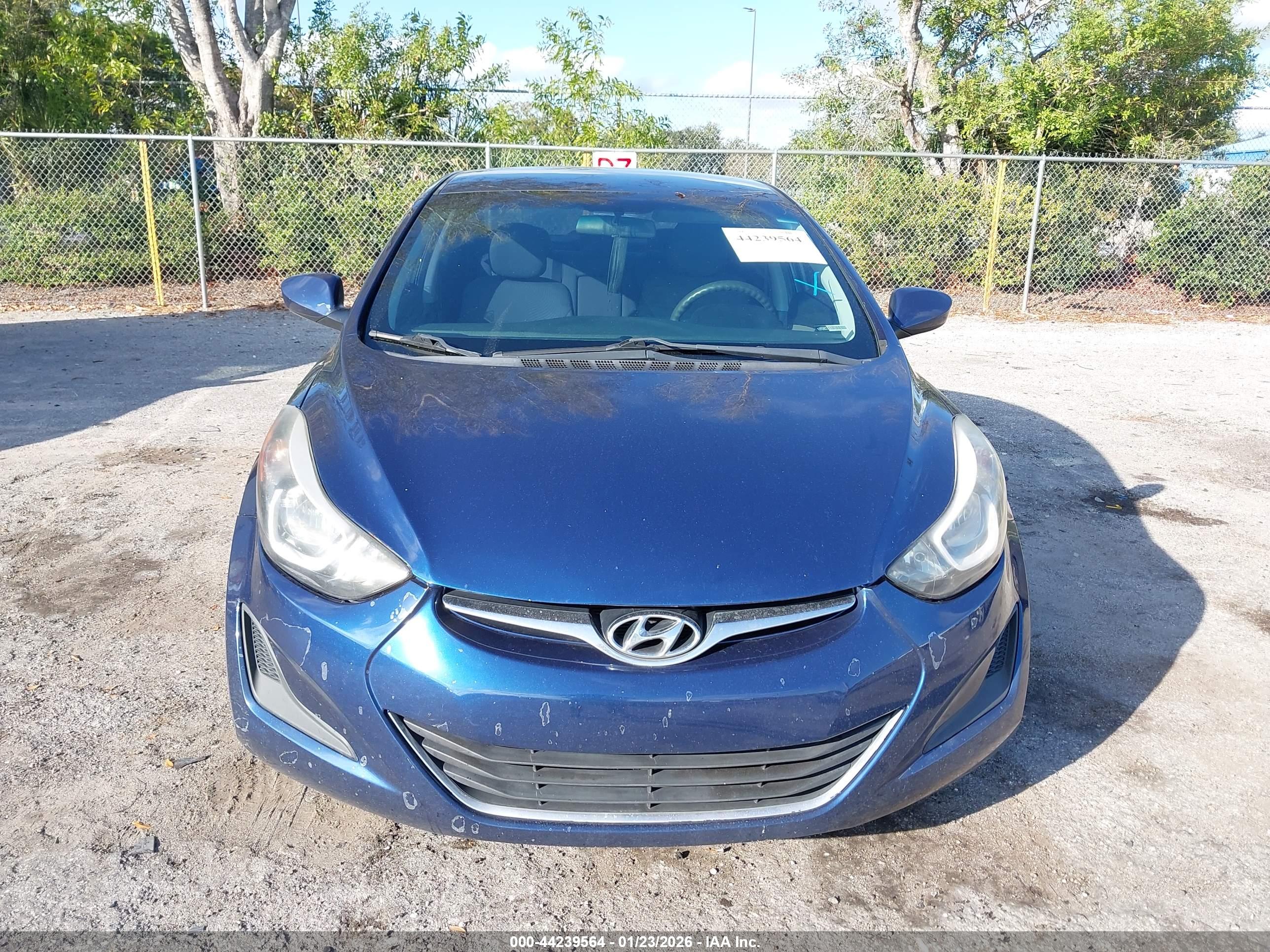 HYUNDAI ELANTRA image 6