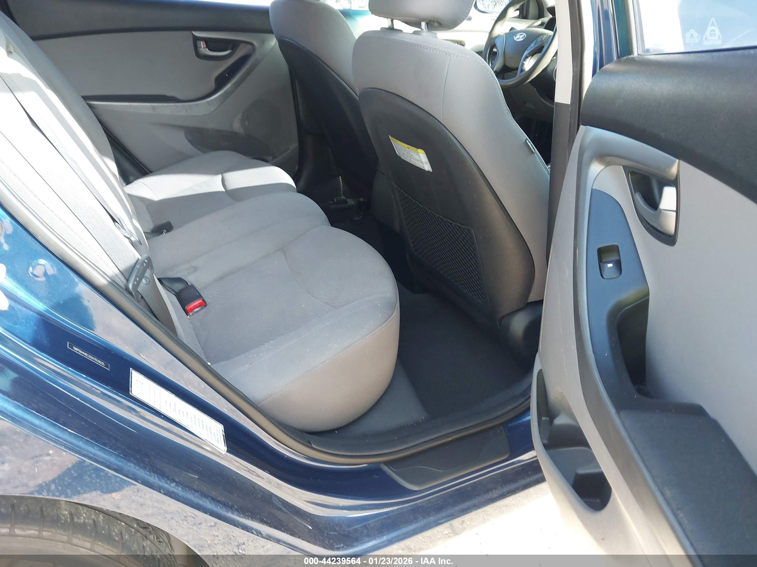 HYUNDAI ELANTRA image 8