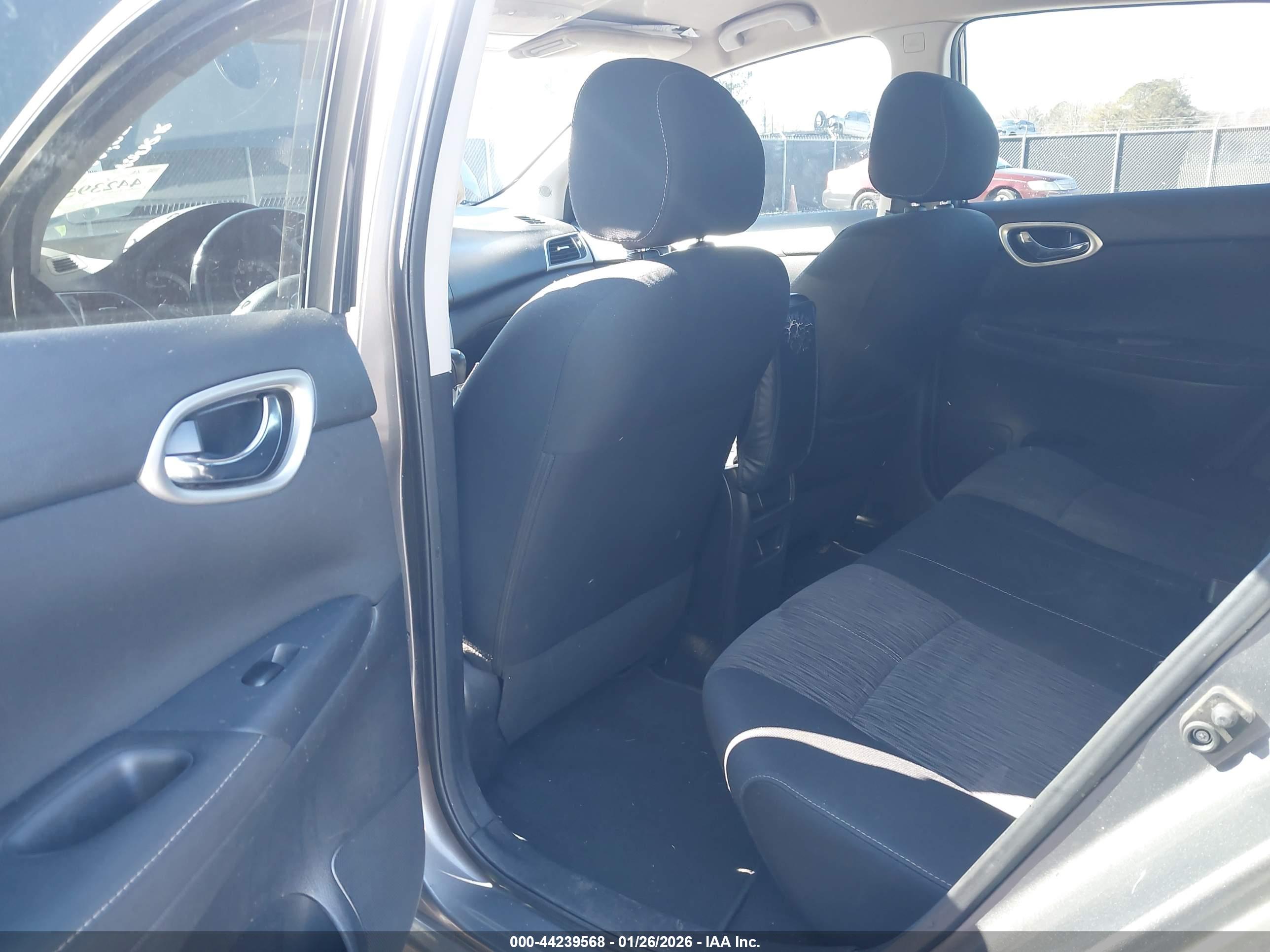 NISSAN SENTRA image 8