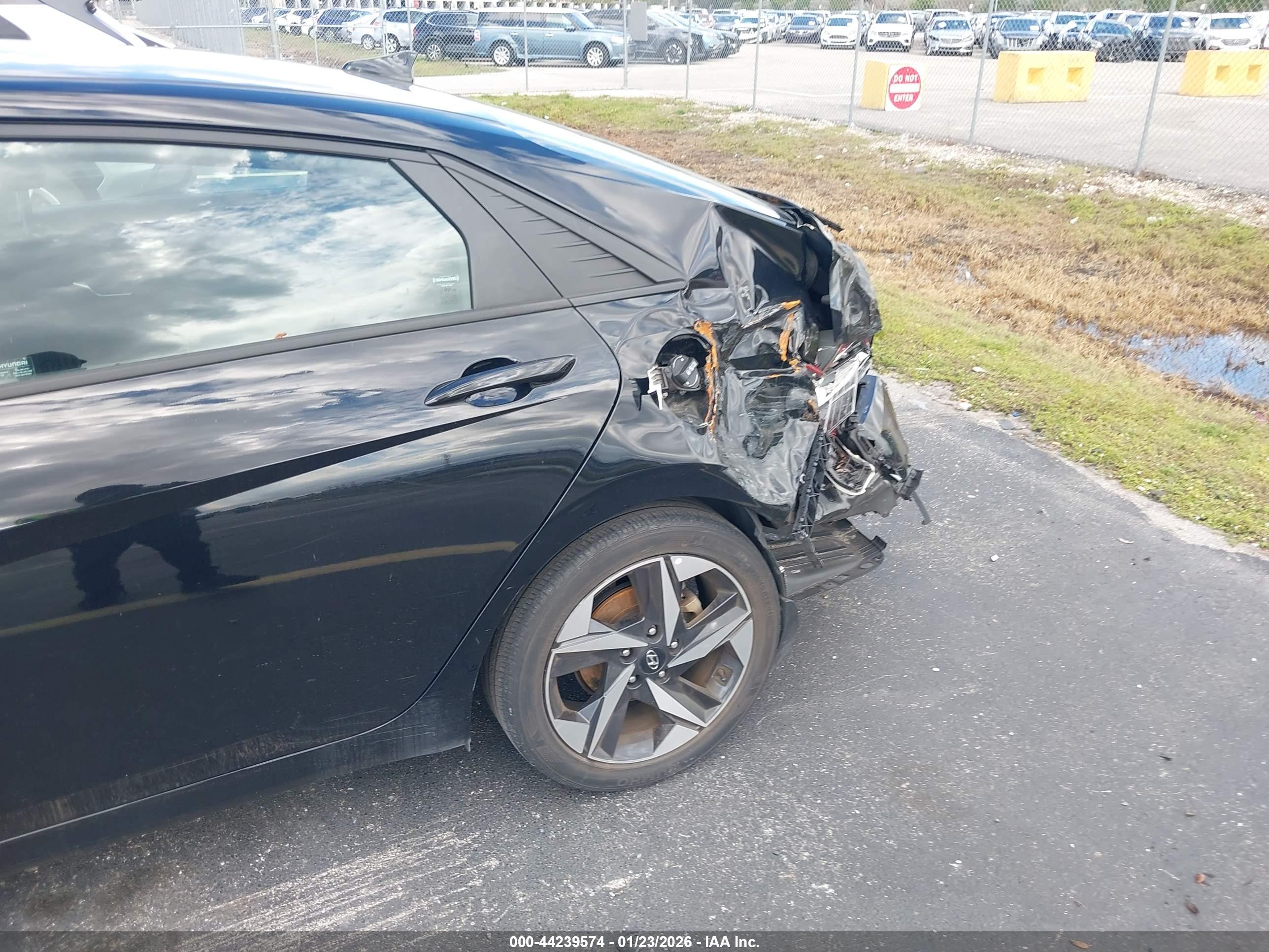 HYUNDAI ELANTRA image 6