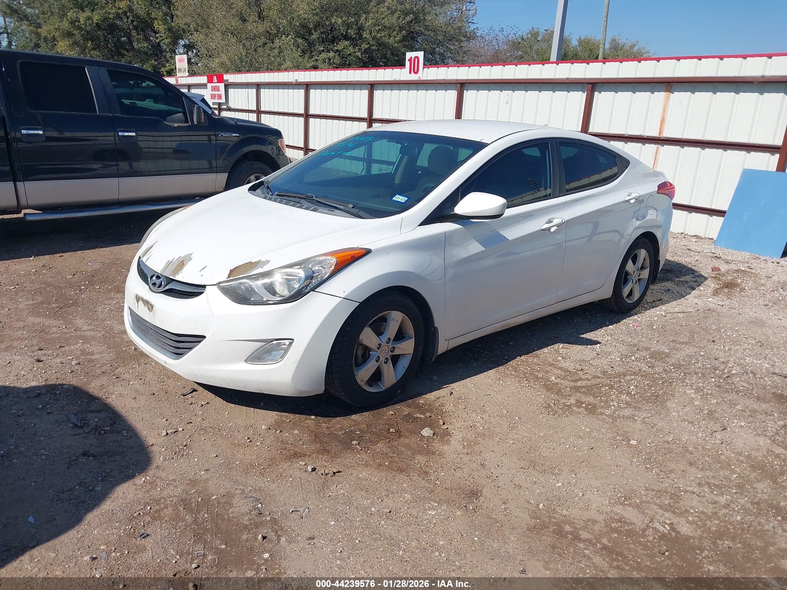 HYUNDAI ELANTRA image 2