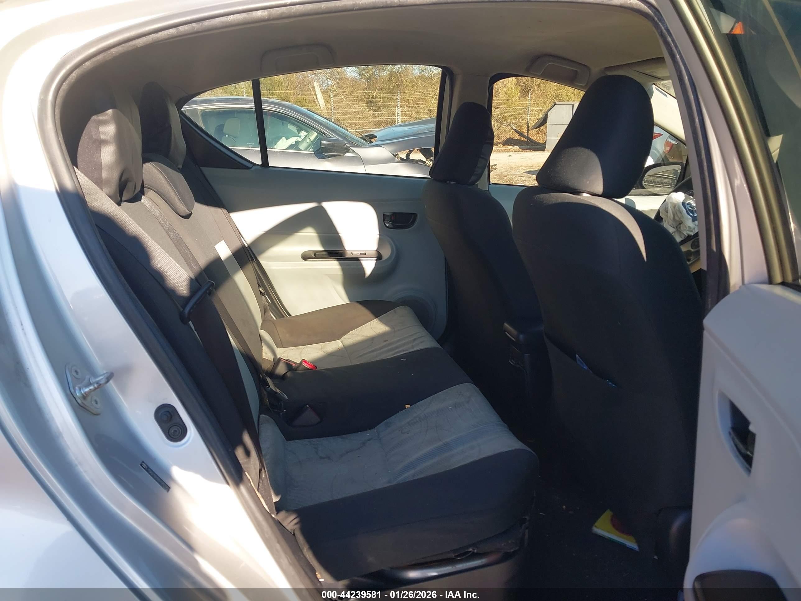TOYOTA PRIUS image 8