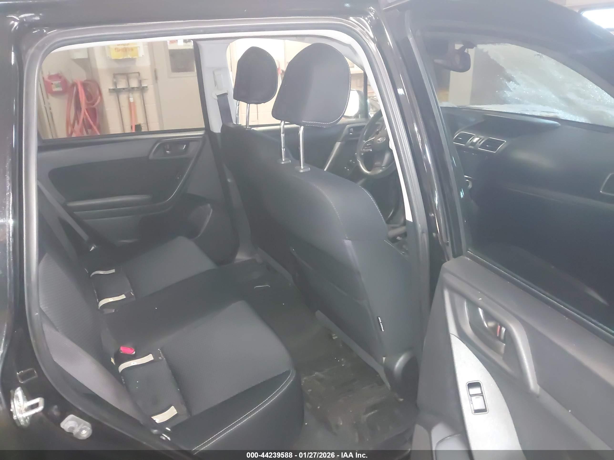 SUBARU FORESTER image 8