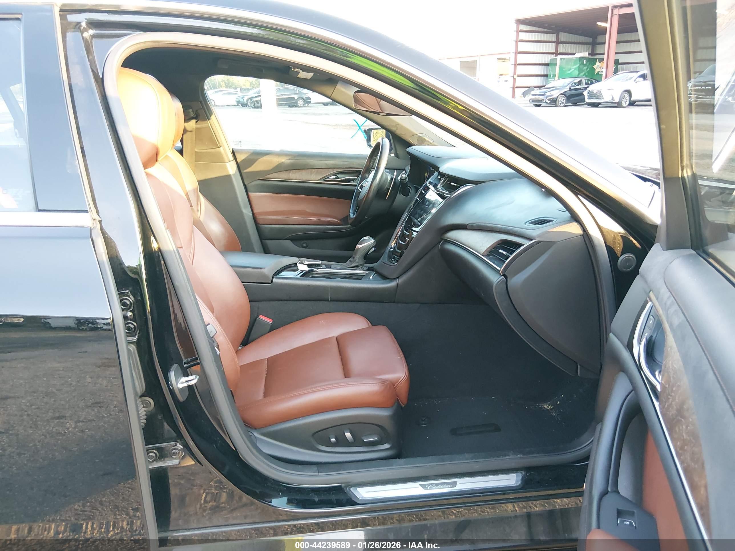 CADILLAC CTS image 5