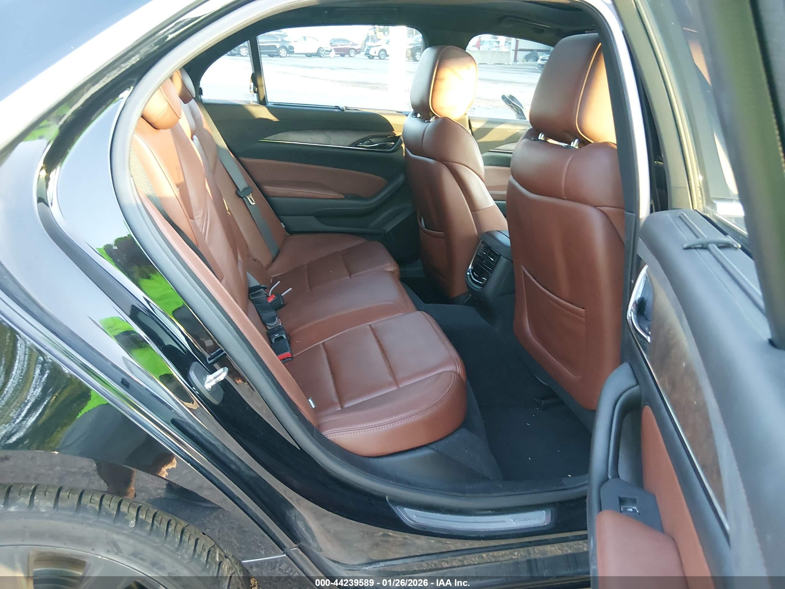 CADILLAC CTS image 8