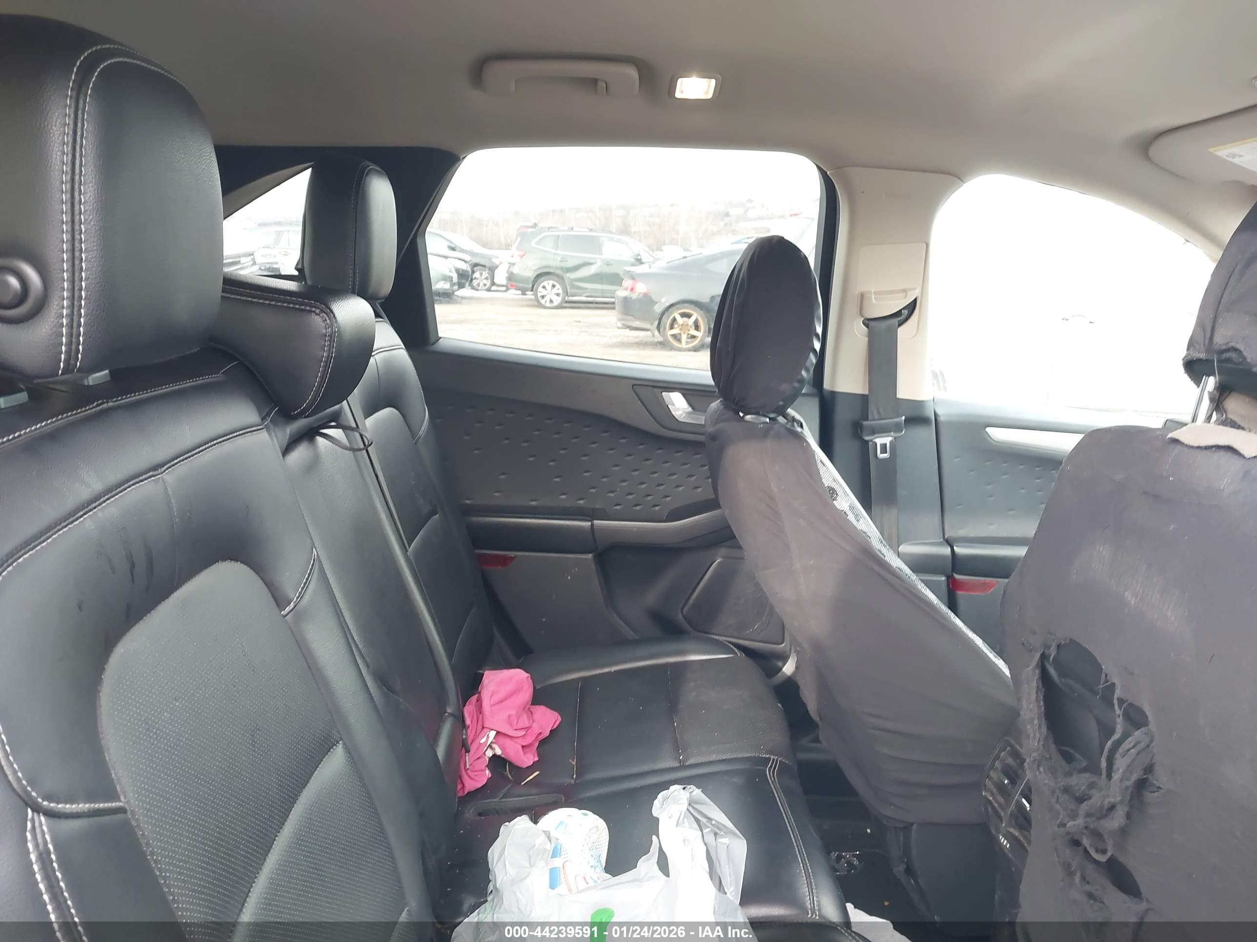 FORD ESCAPE image 8