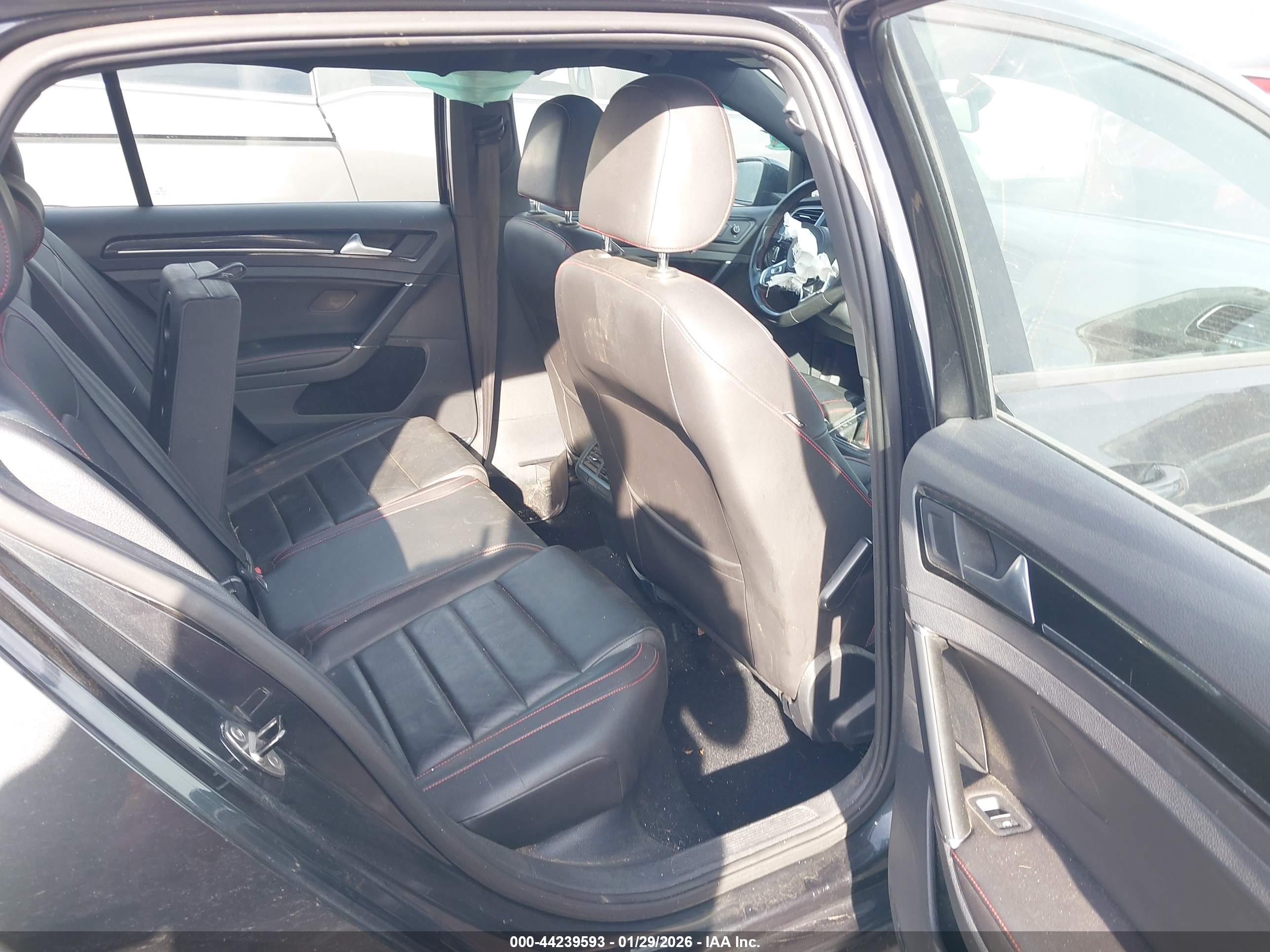 VOLKSWAGEN GOLF image 8