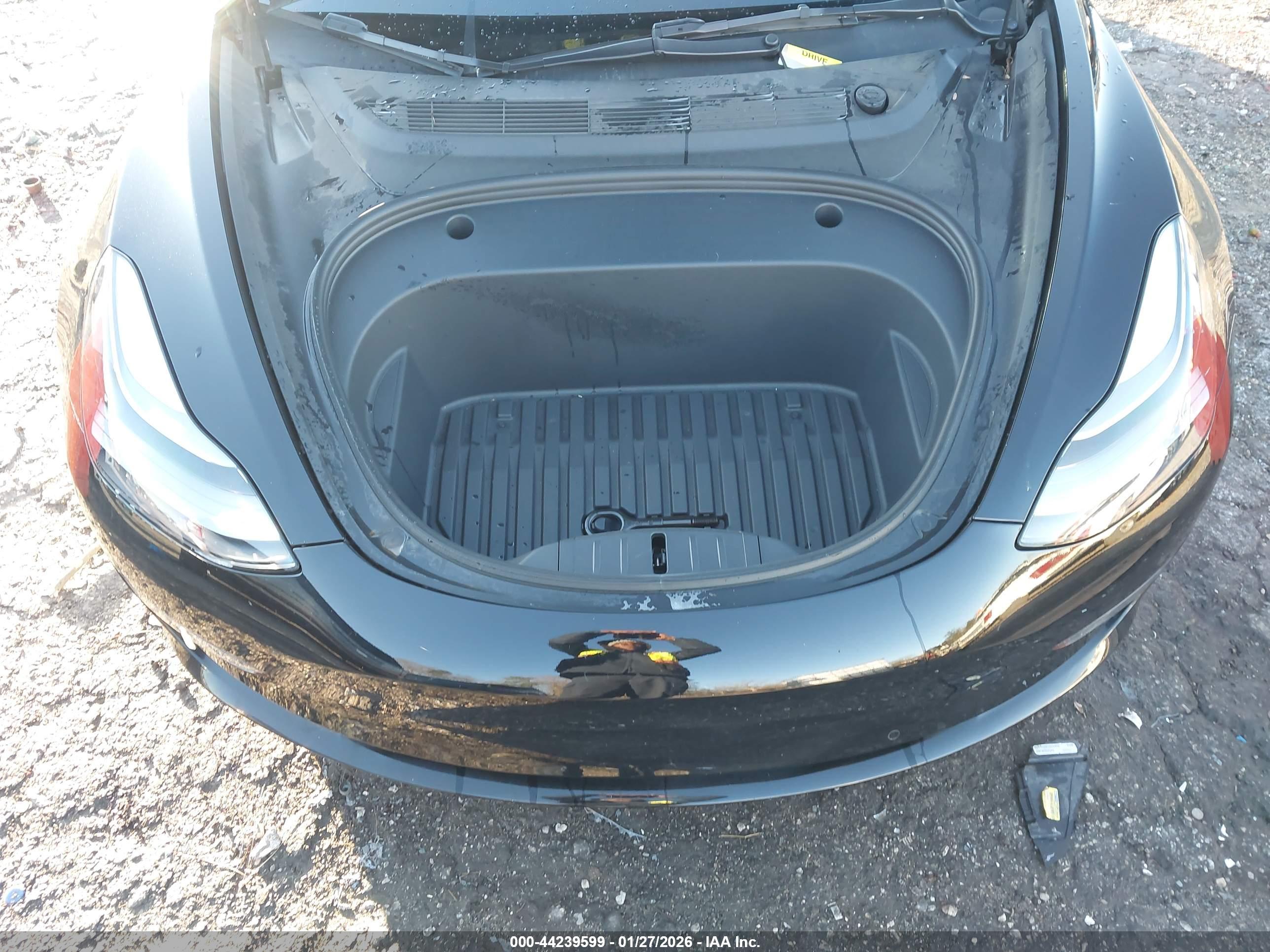 TESLA MODEL image 10