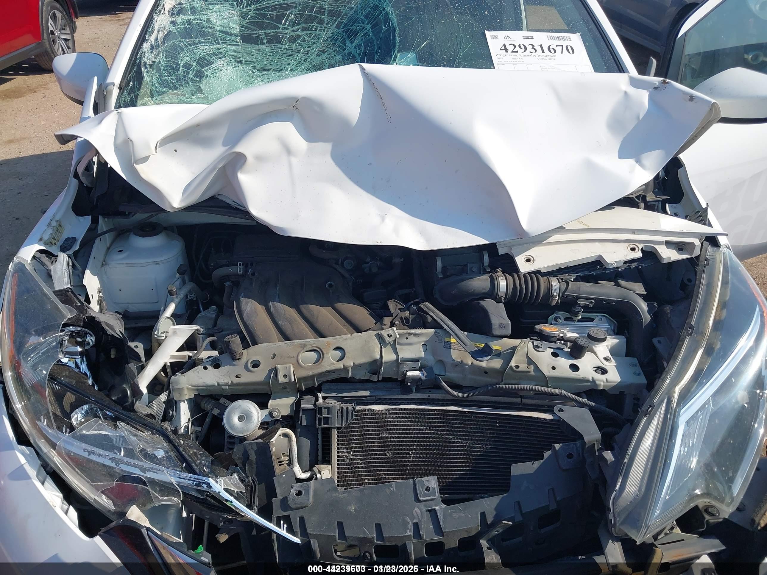 NISSAN VERSA image 10