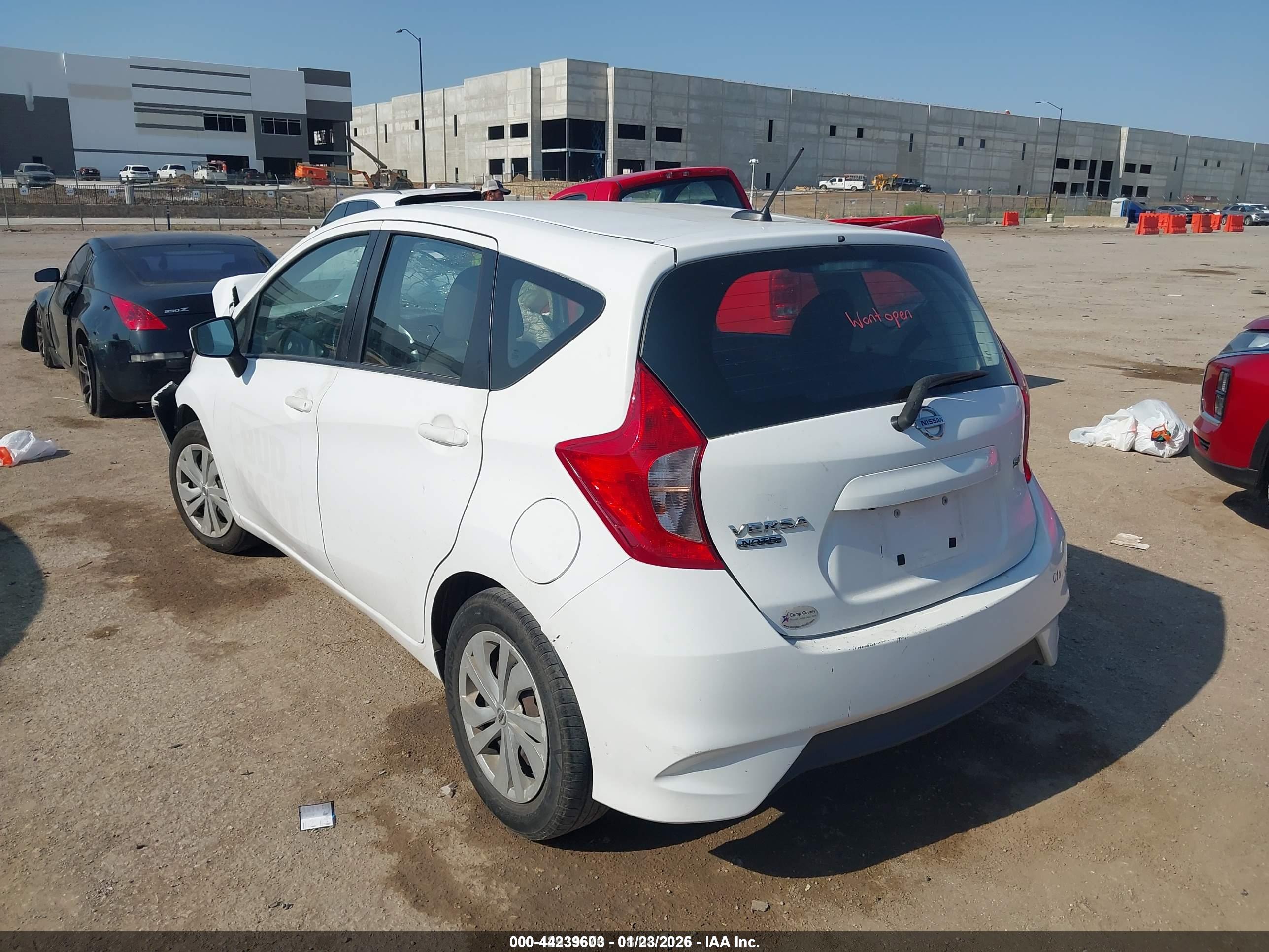 NISSAN VERSA image 3