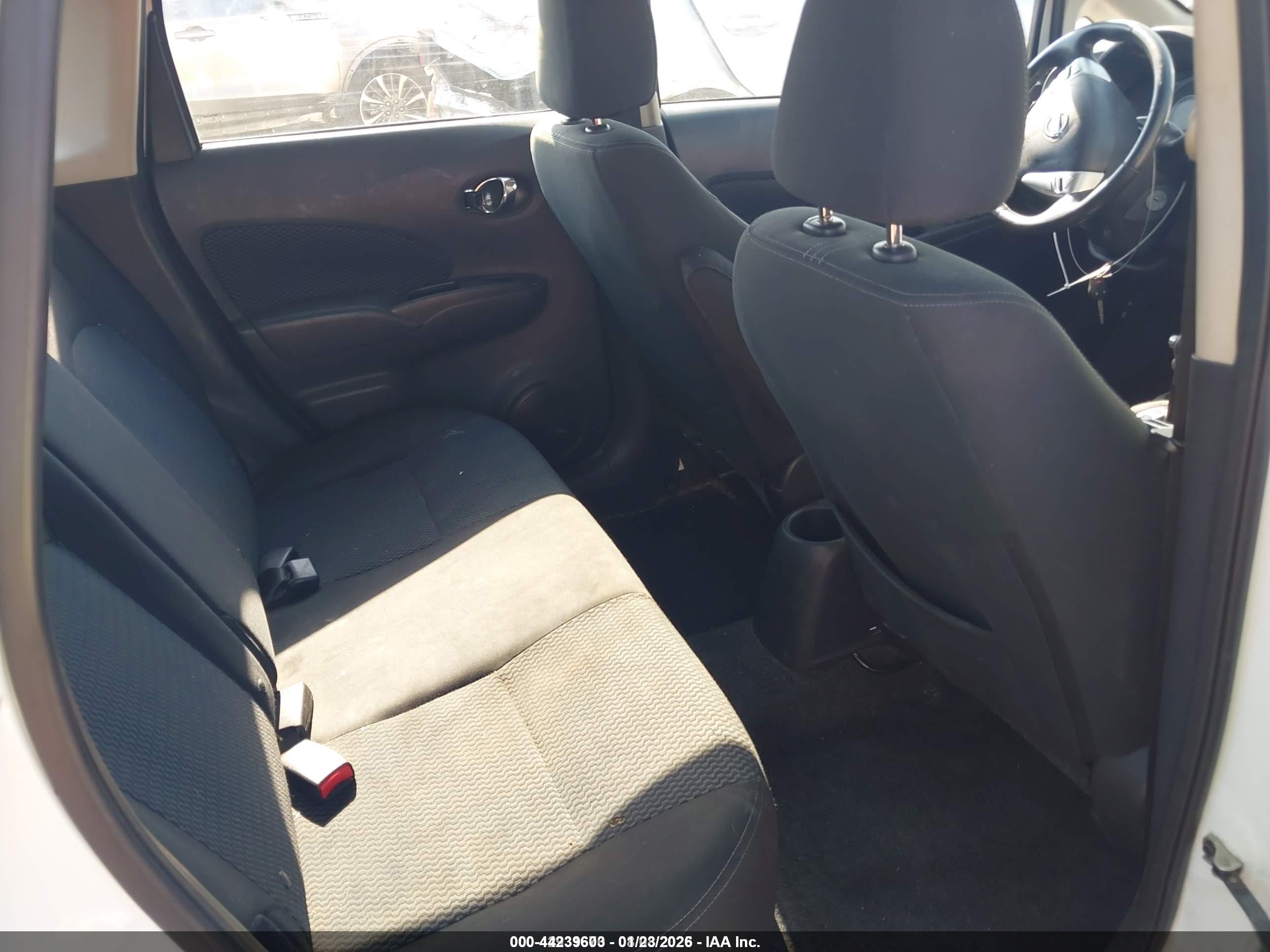 NISSAN VERSA image 8