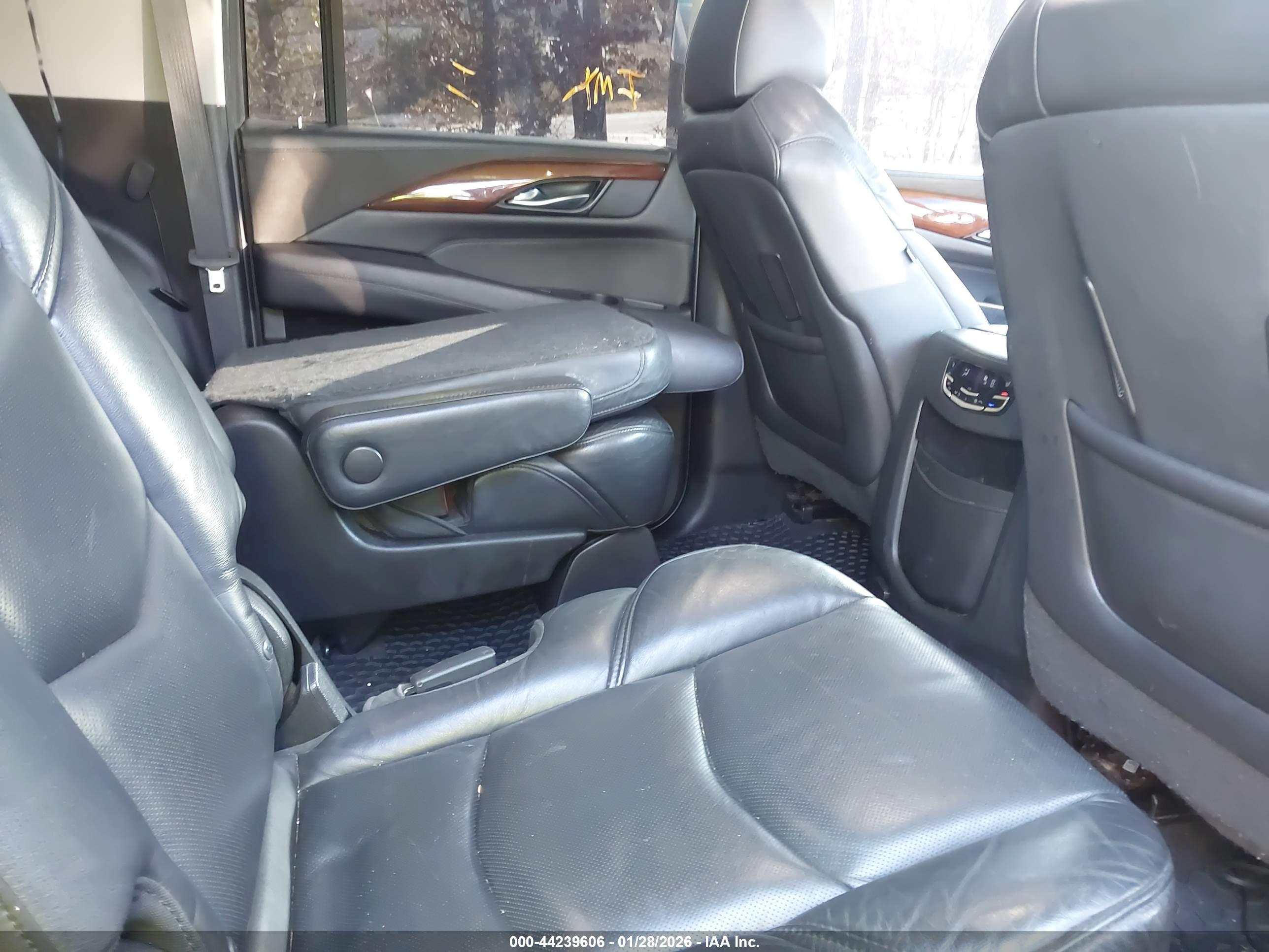 CADILLAC ESCALADE image 8
