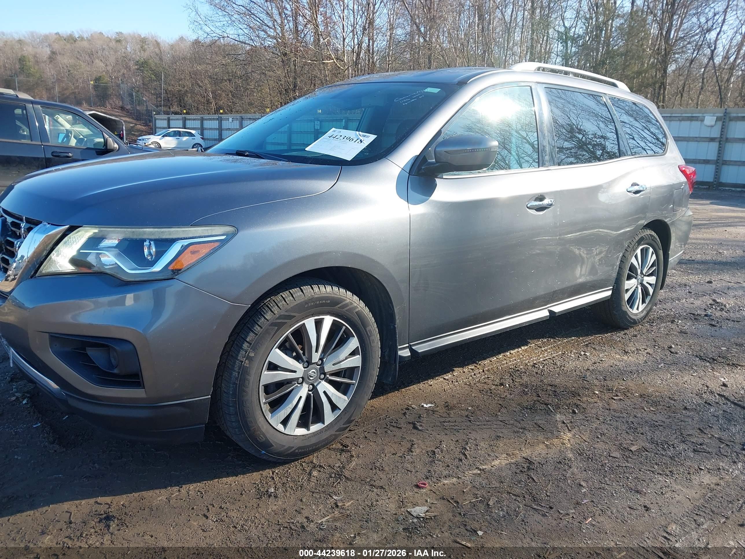 NISSAN PATHFINDER image 2