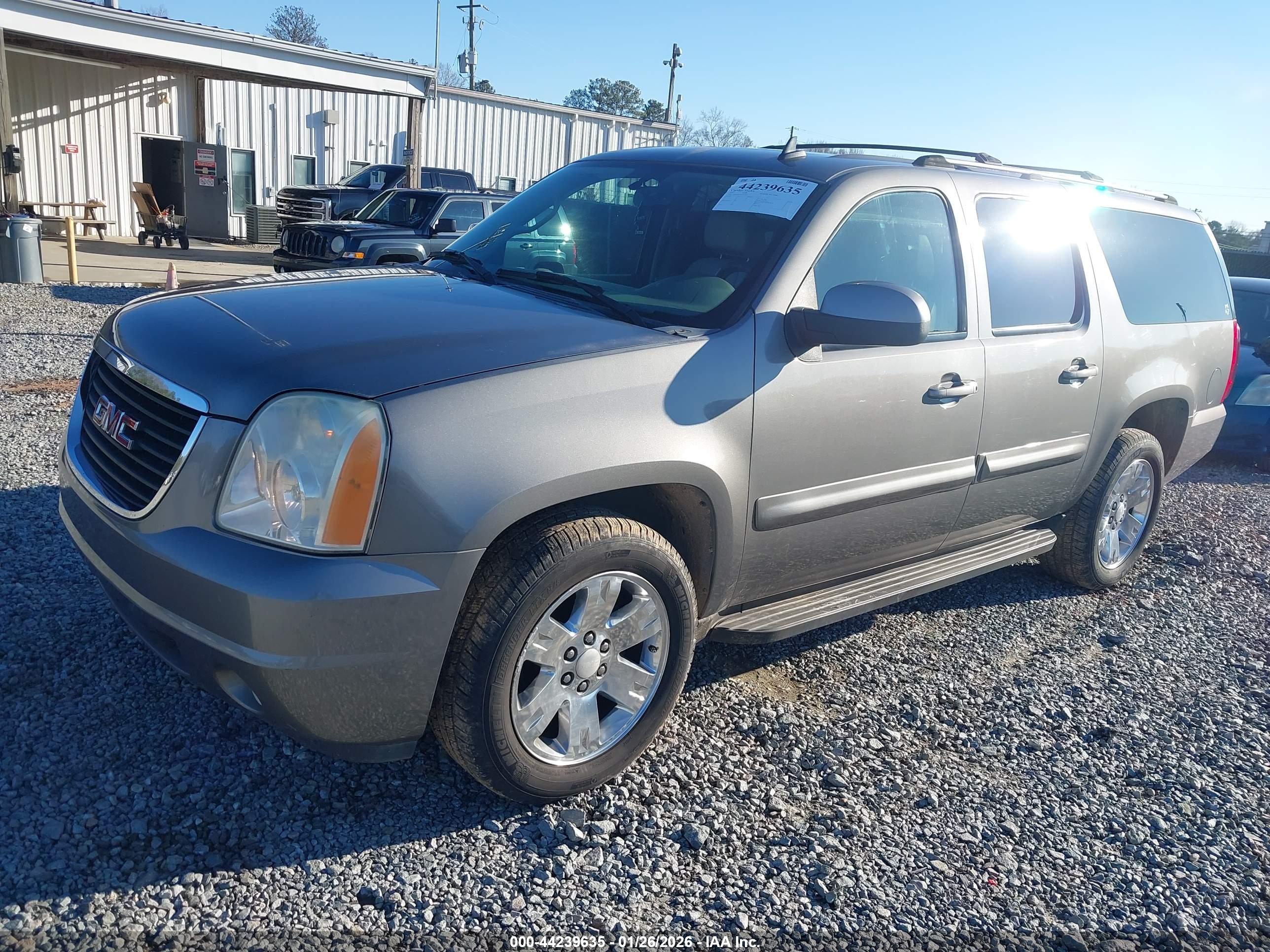 GMC YUKON image 2