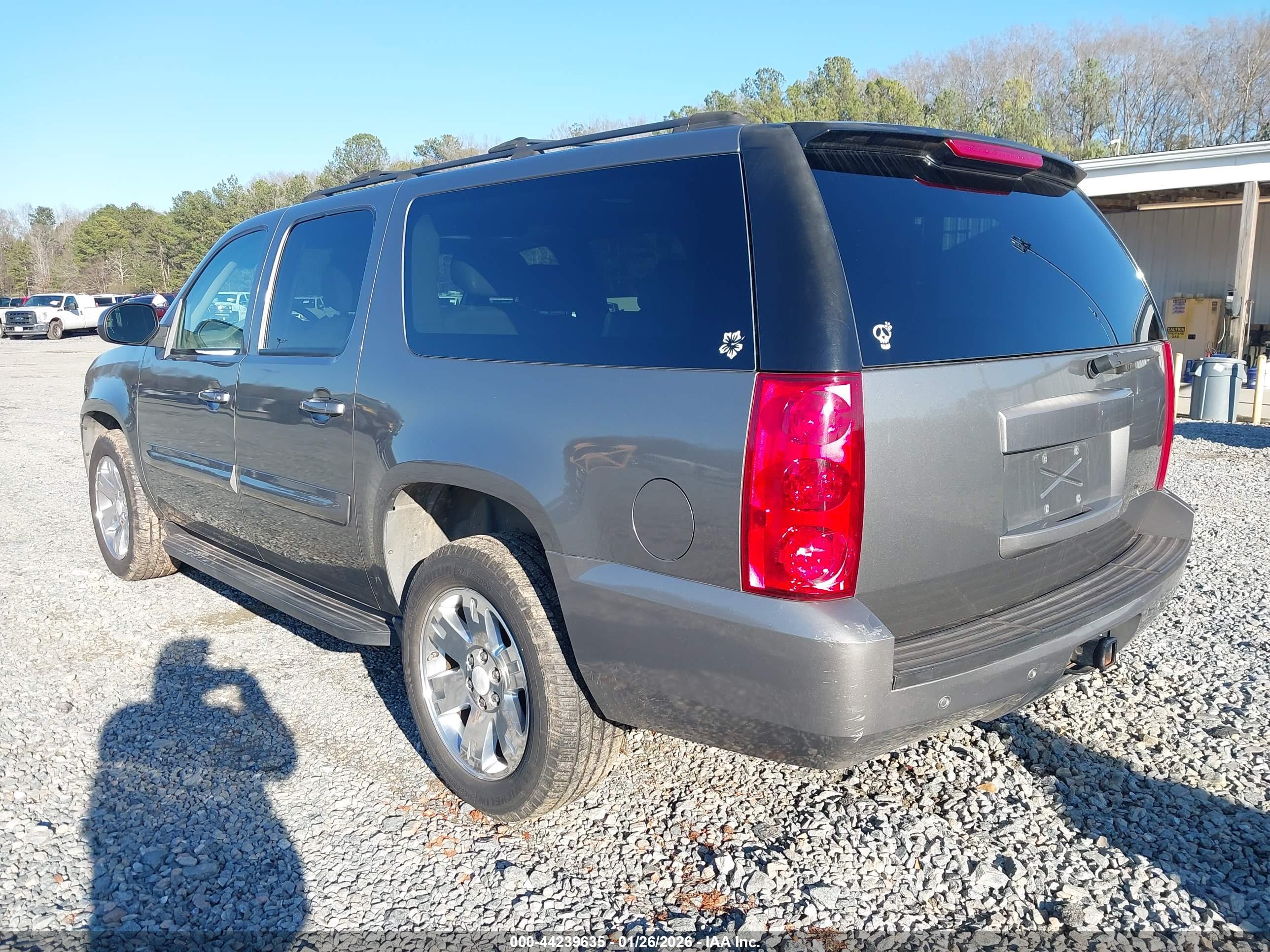 GMC YUKON image 3
