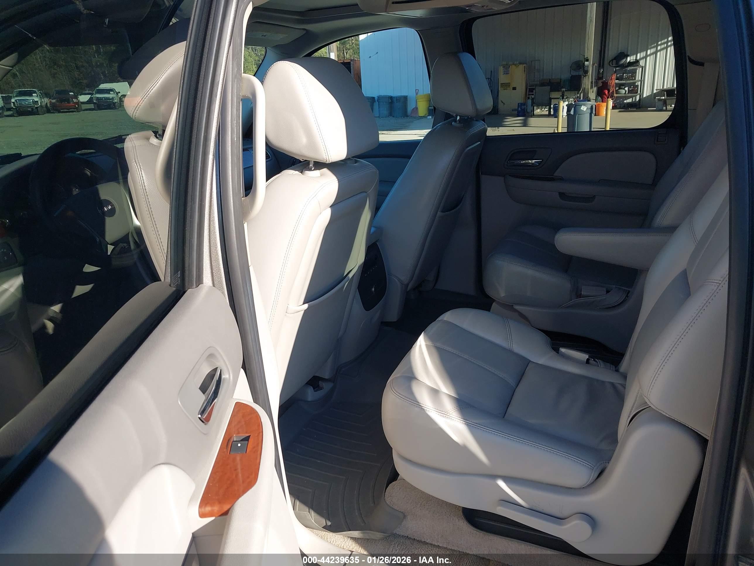 GMC YUKON image 8