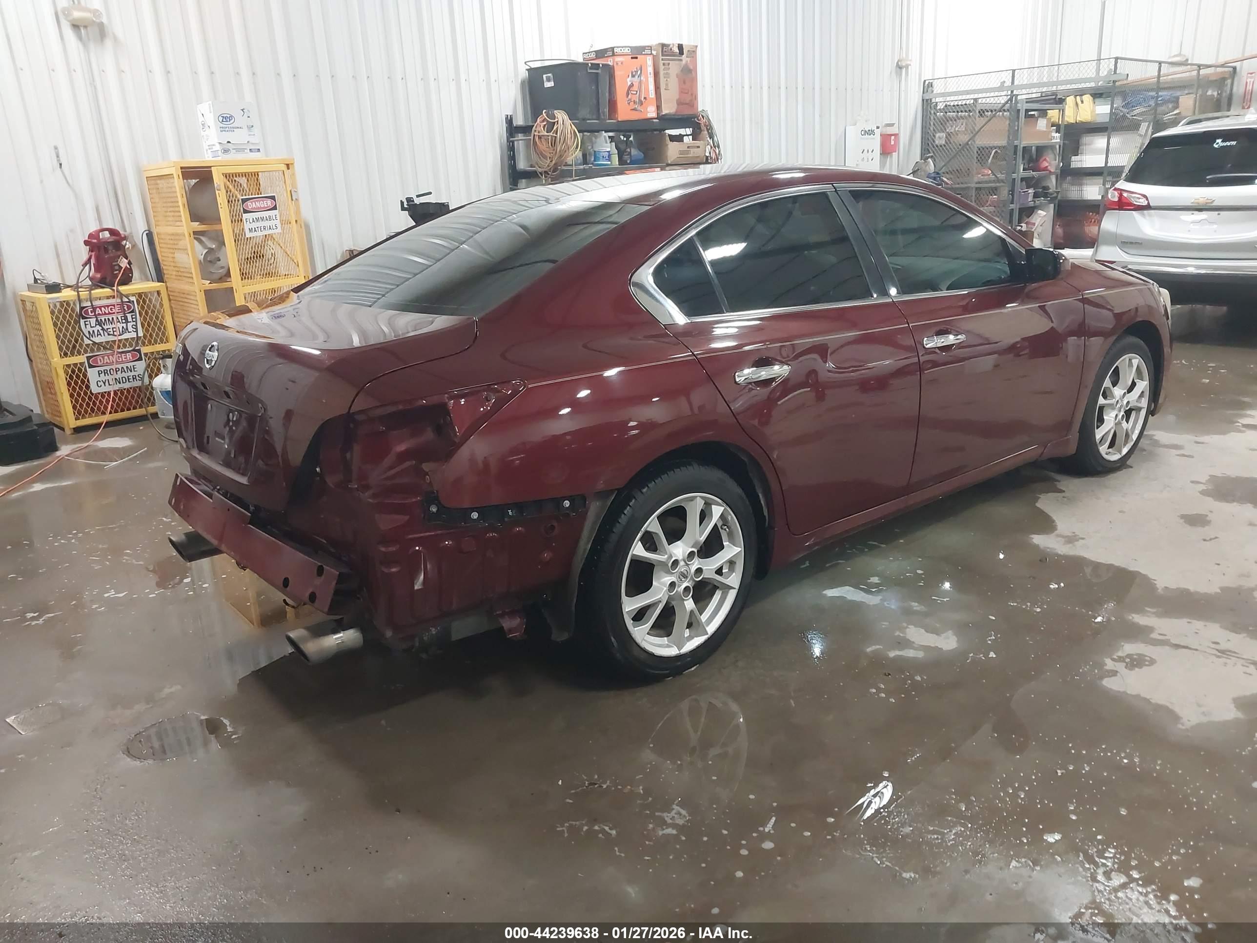 NISSAN MAXIMA image 4