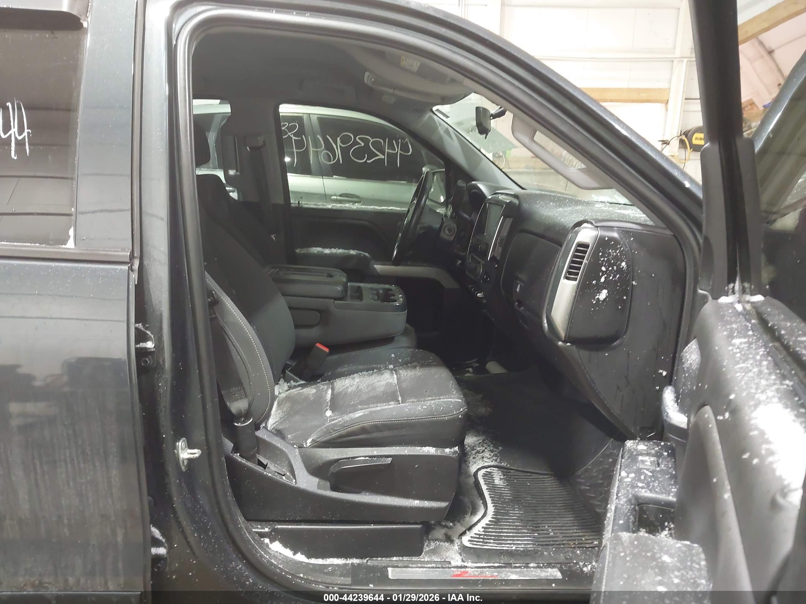 CHEVROLET SILVERADO image 5