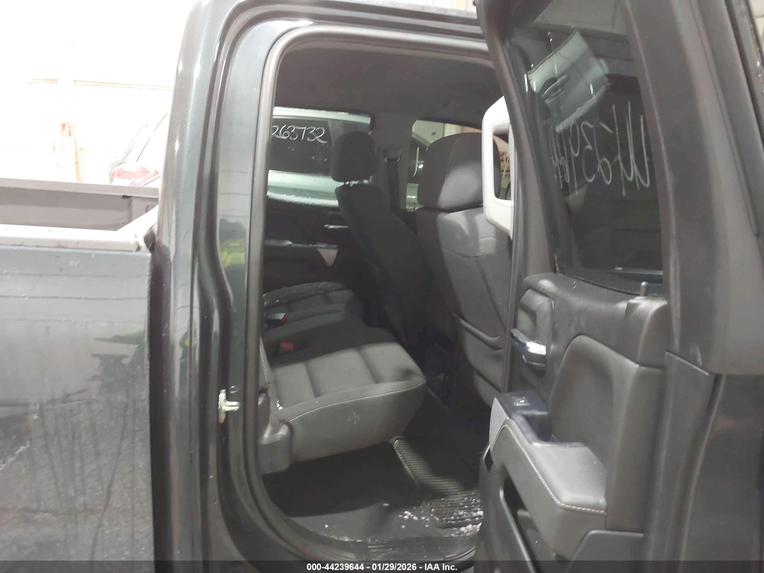 CHEVROLET SILVERADO image 8