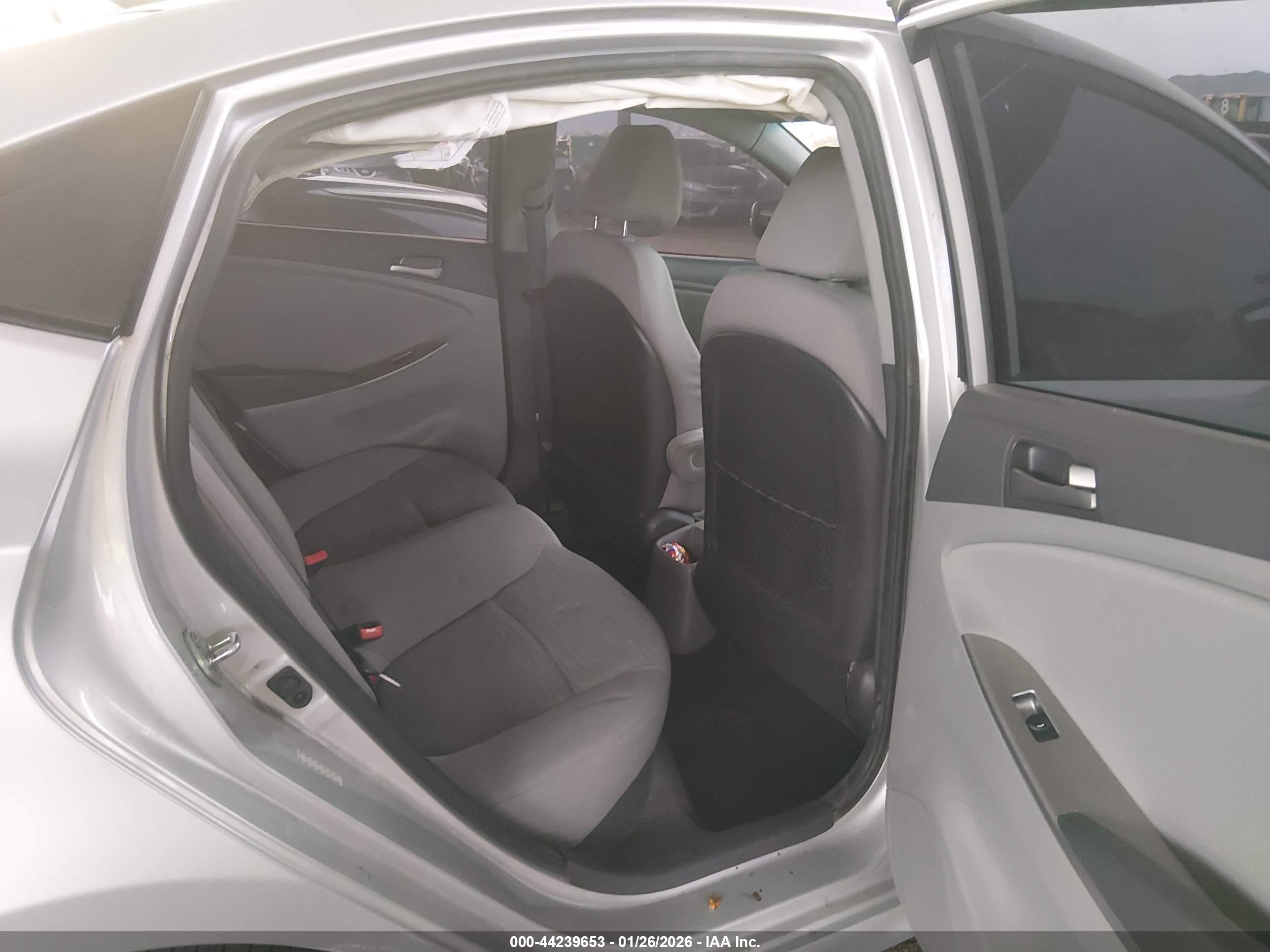HYUNDAI ACCENT image 8