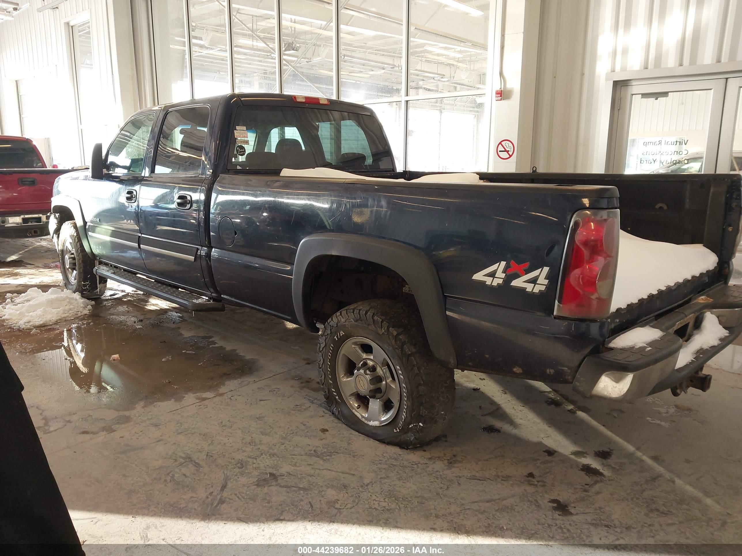 CHEVROLET SILVERADO image 3