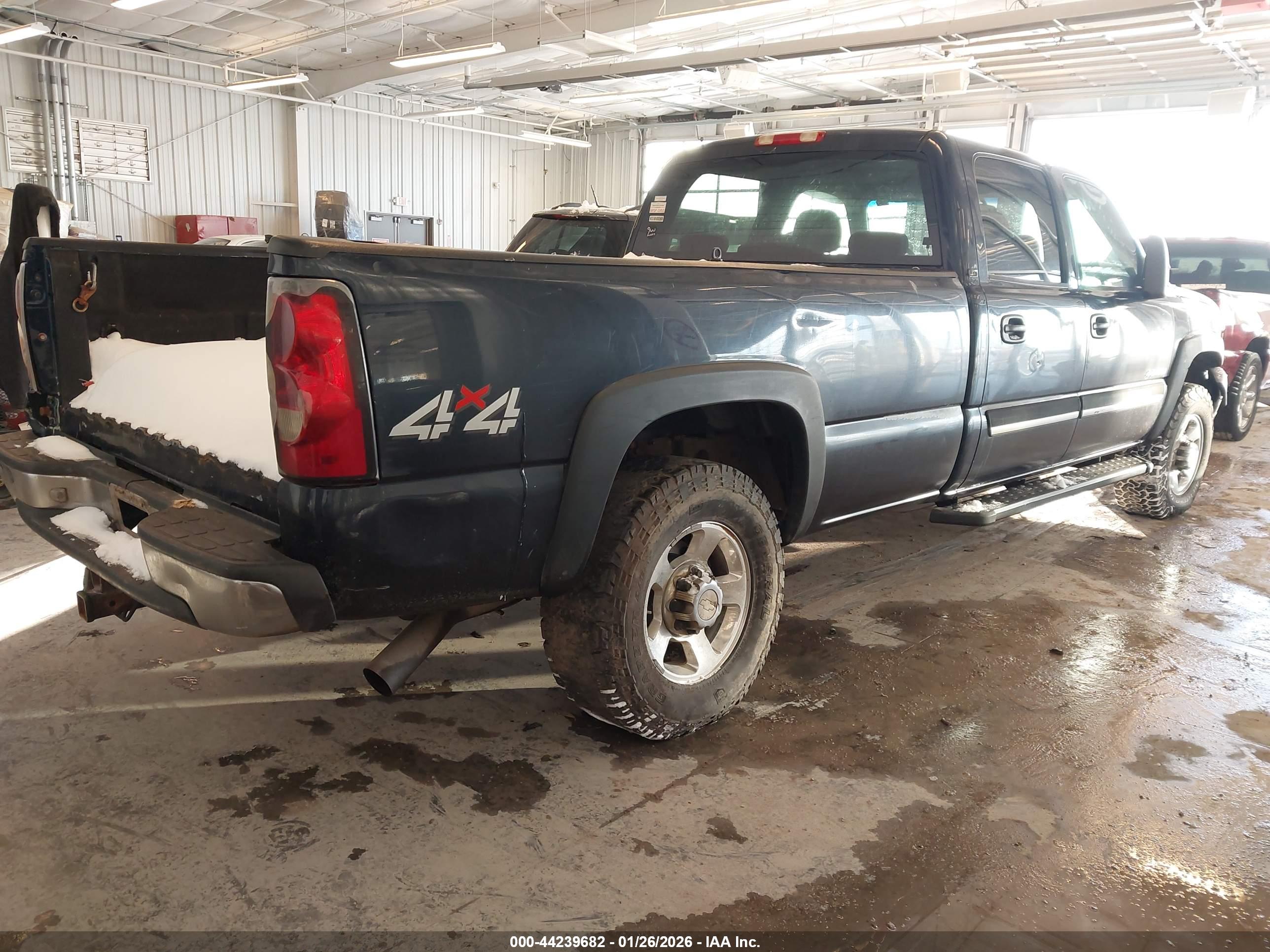 CHEVROLET SILVERADO image 4