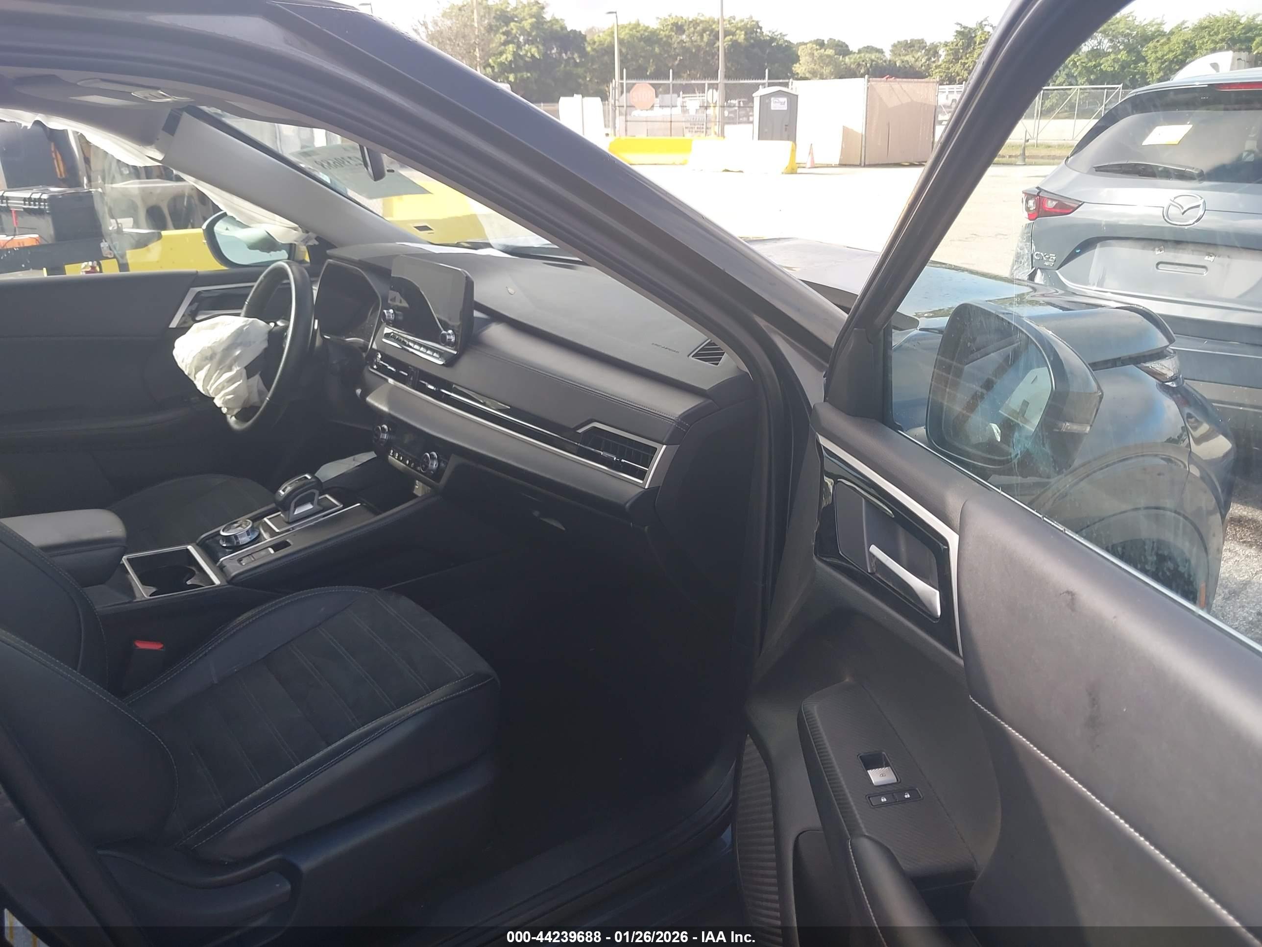 MITSUBISHI OUTLANDER image 5