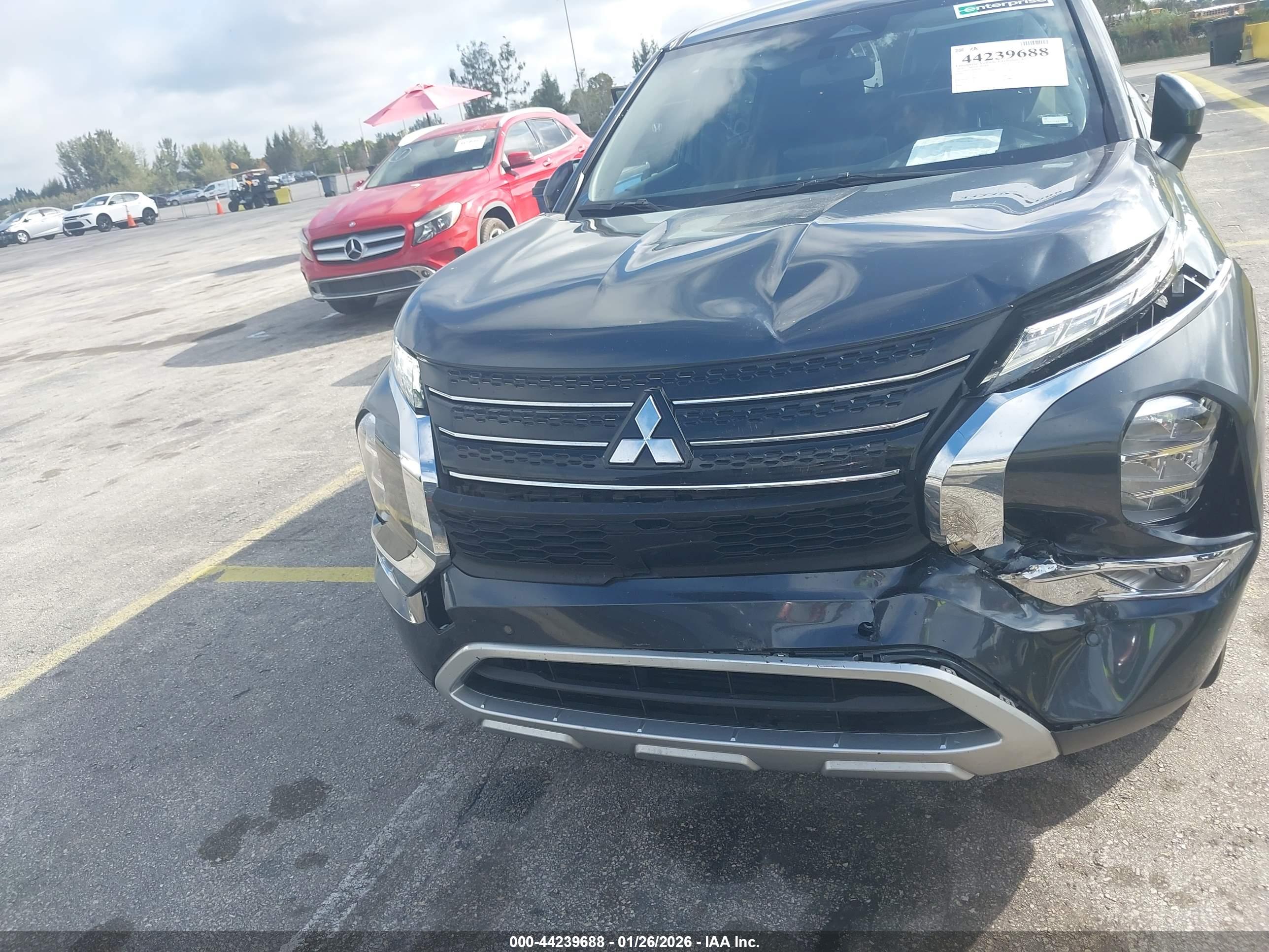 MITSUBISHI OUTLANDER image 6