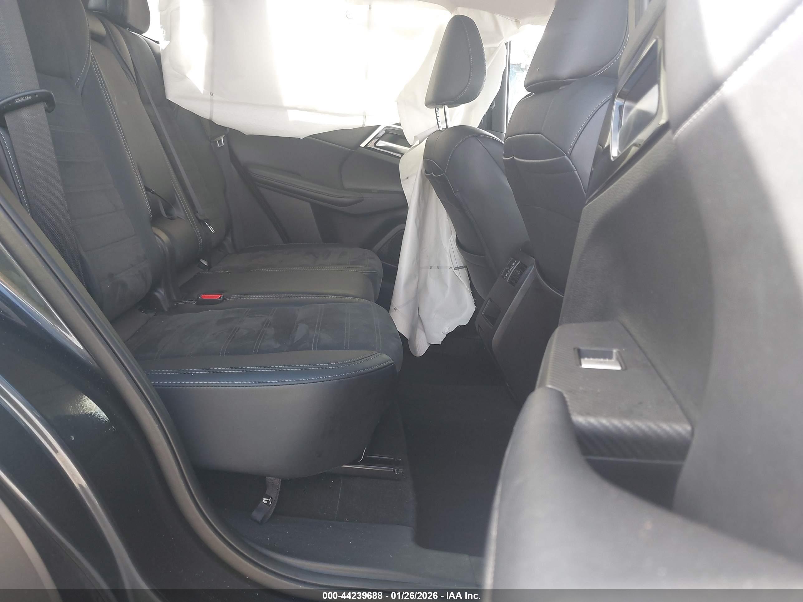 MITSUBISHI OUTLANDER image 8