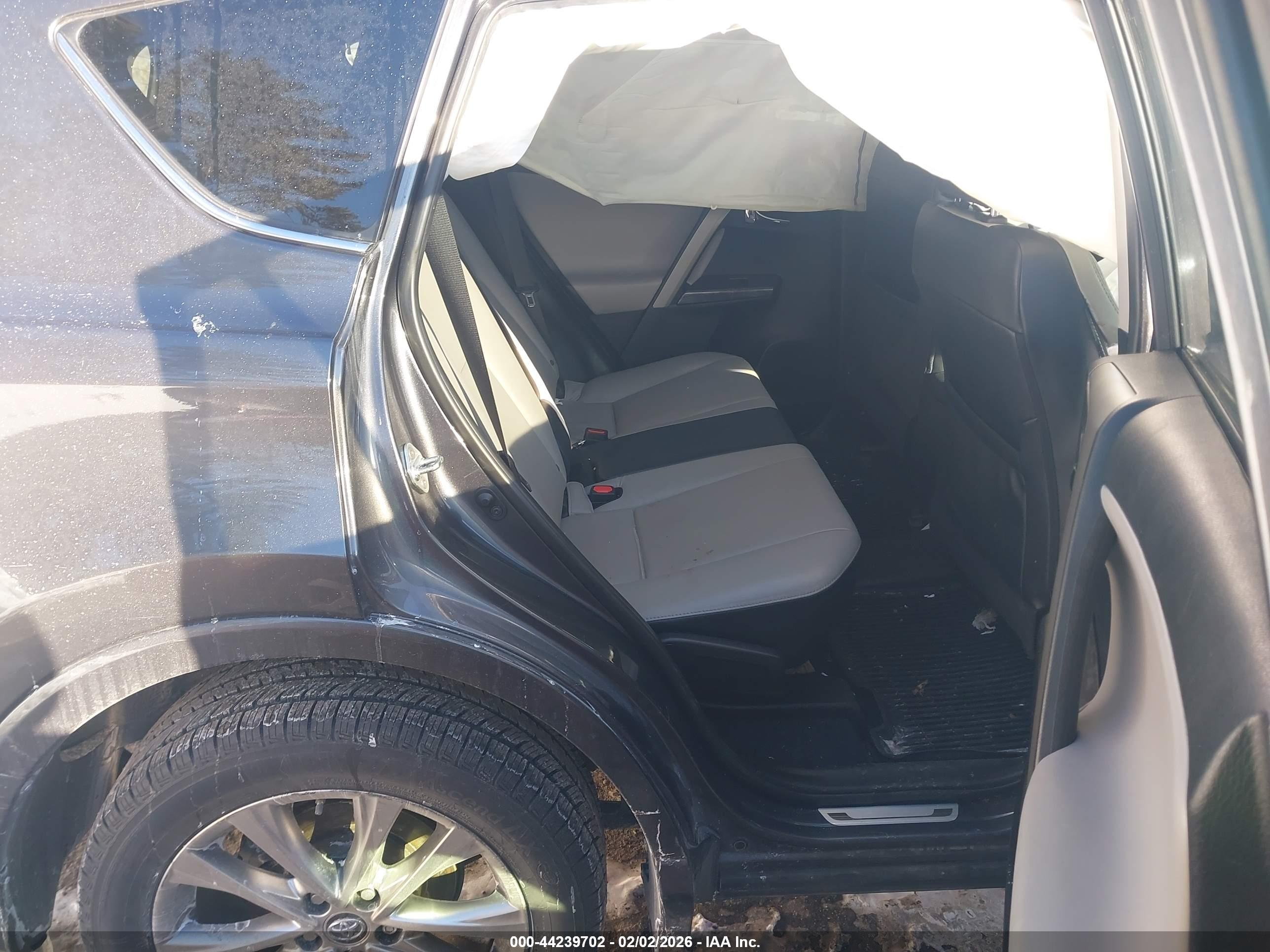 TOYOTA RAV4 image 8