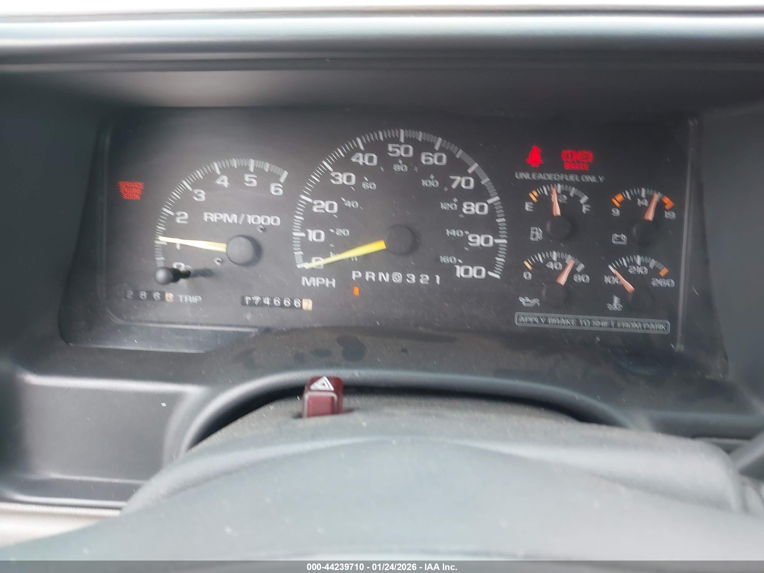 CHEVROLET SUBURBAN image 7
