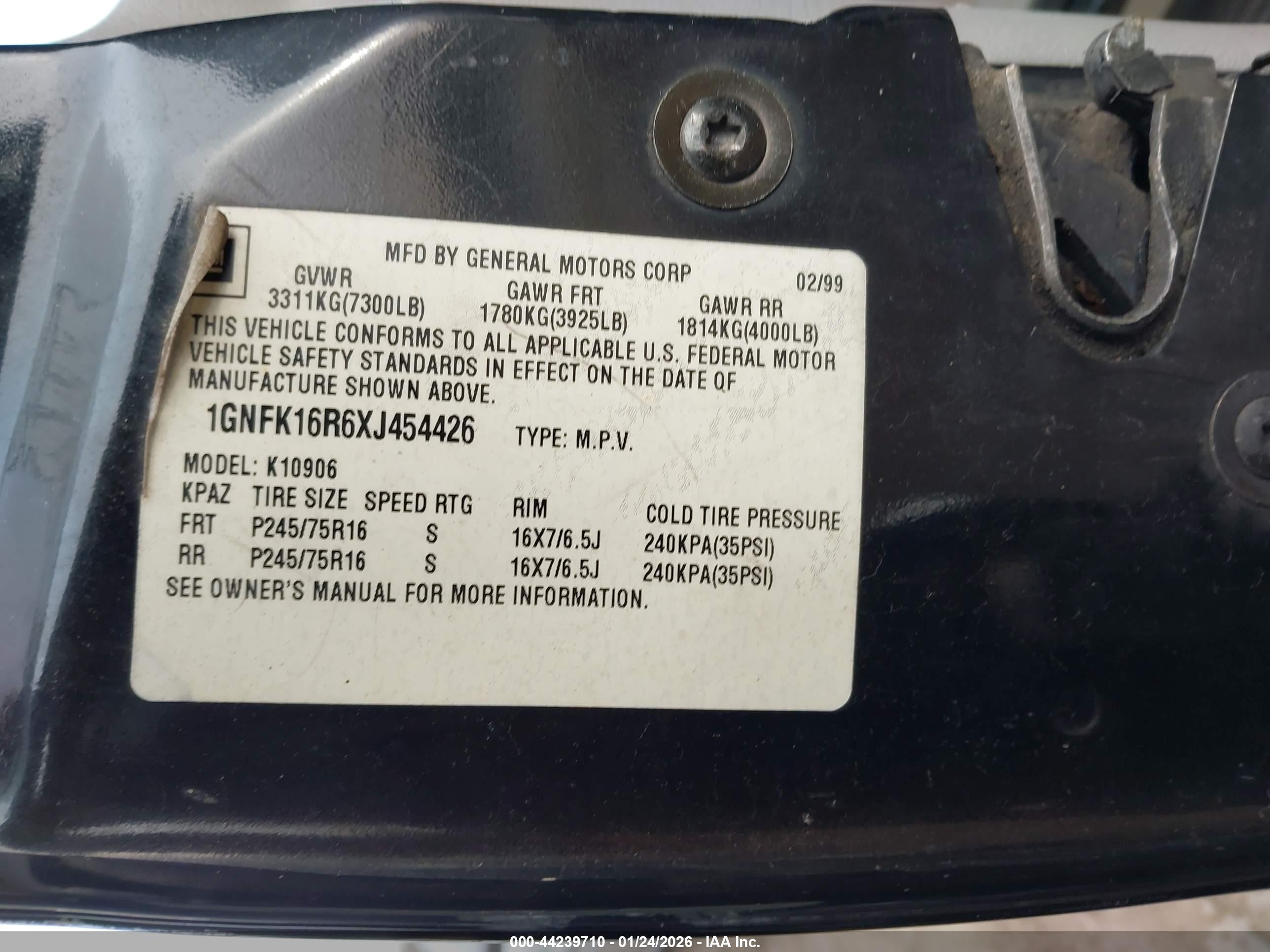 CHEVROLET SUBURBAN image 9