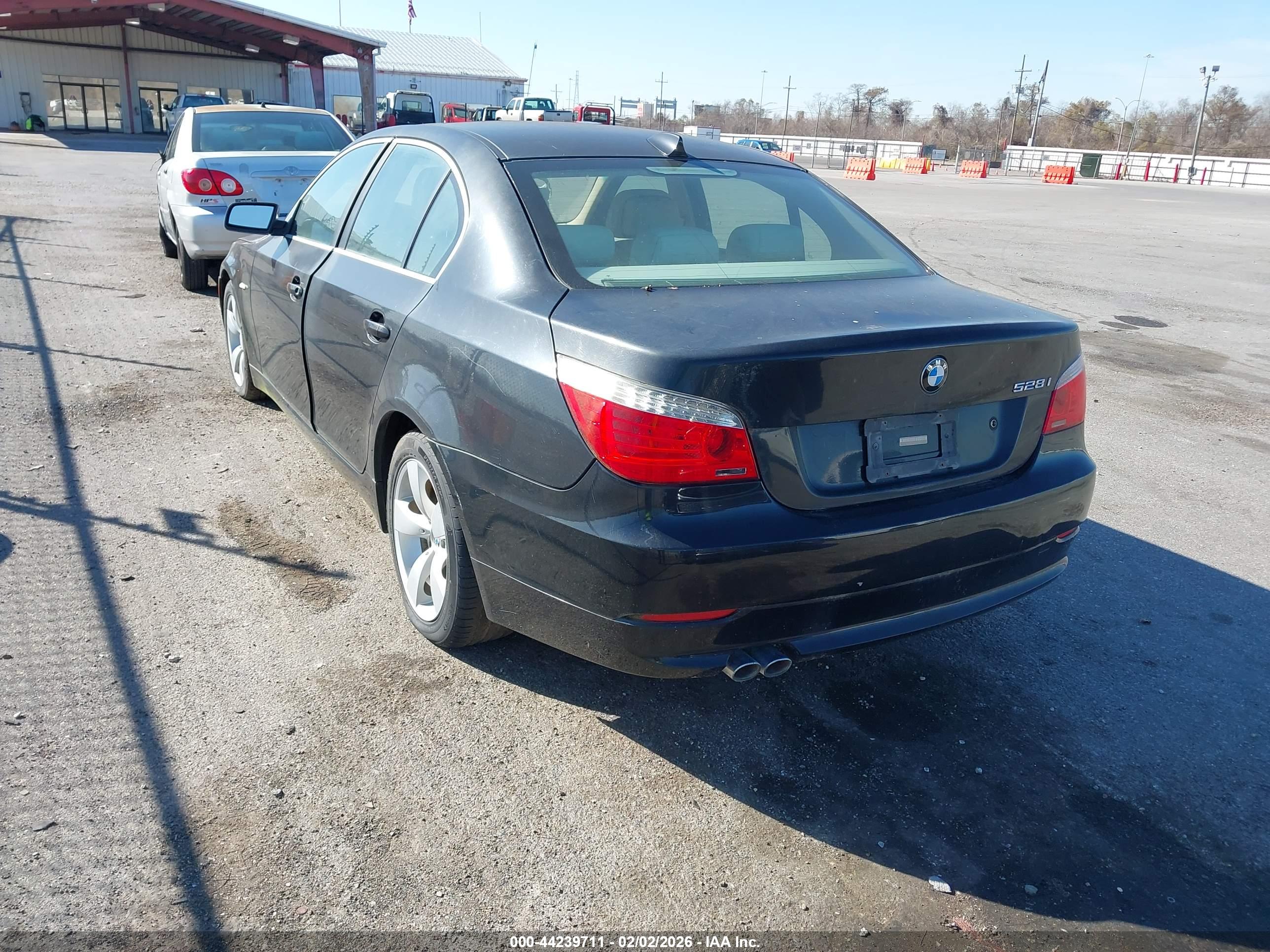 BMW 528I image 3
