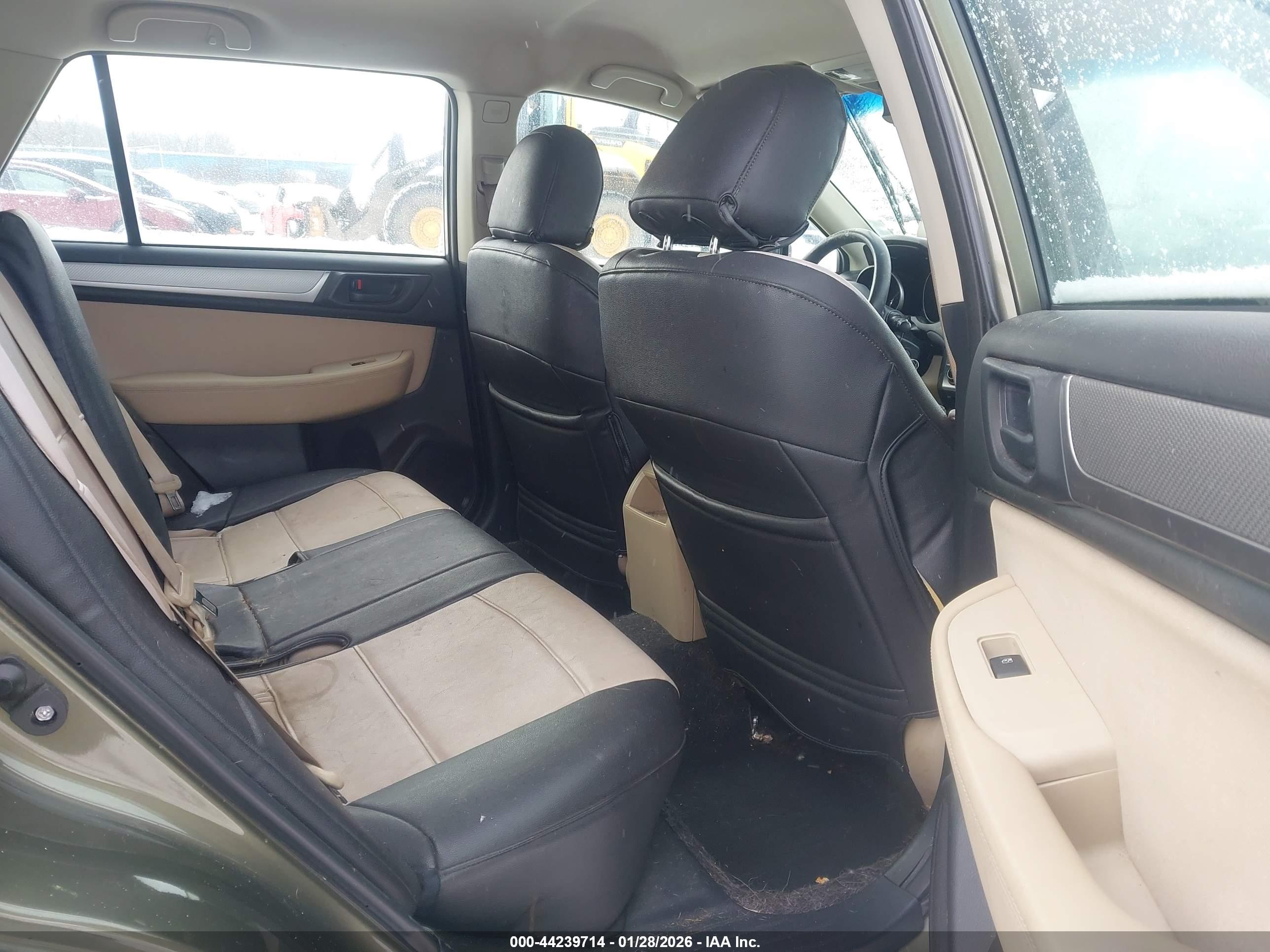 SUBARU OUTBACK image 8