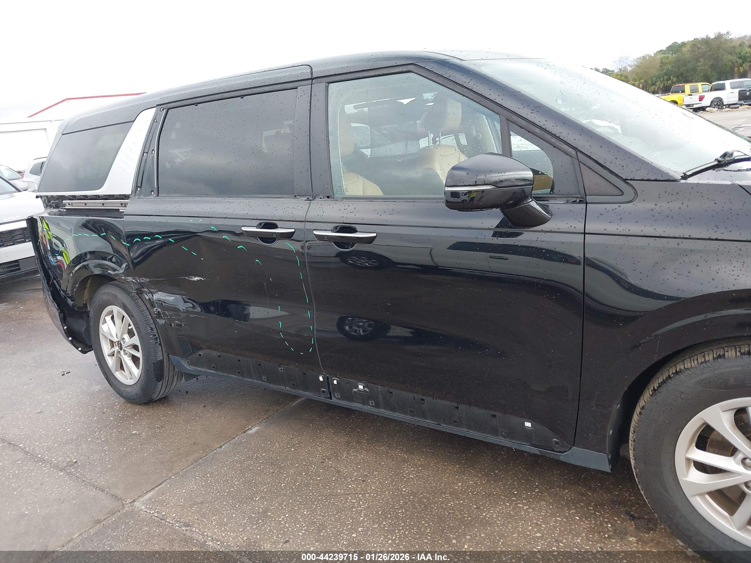 KIA CARNIVAL image 6