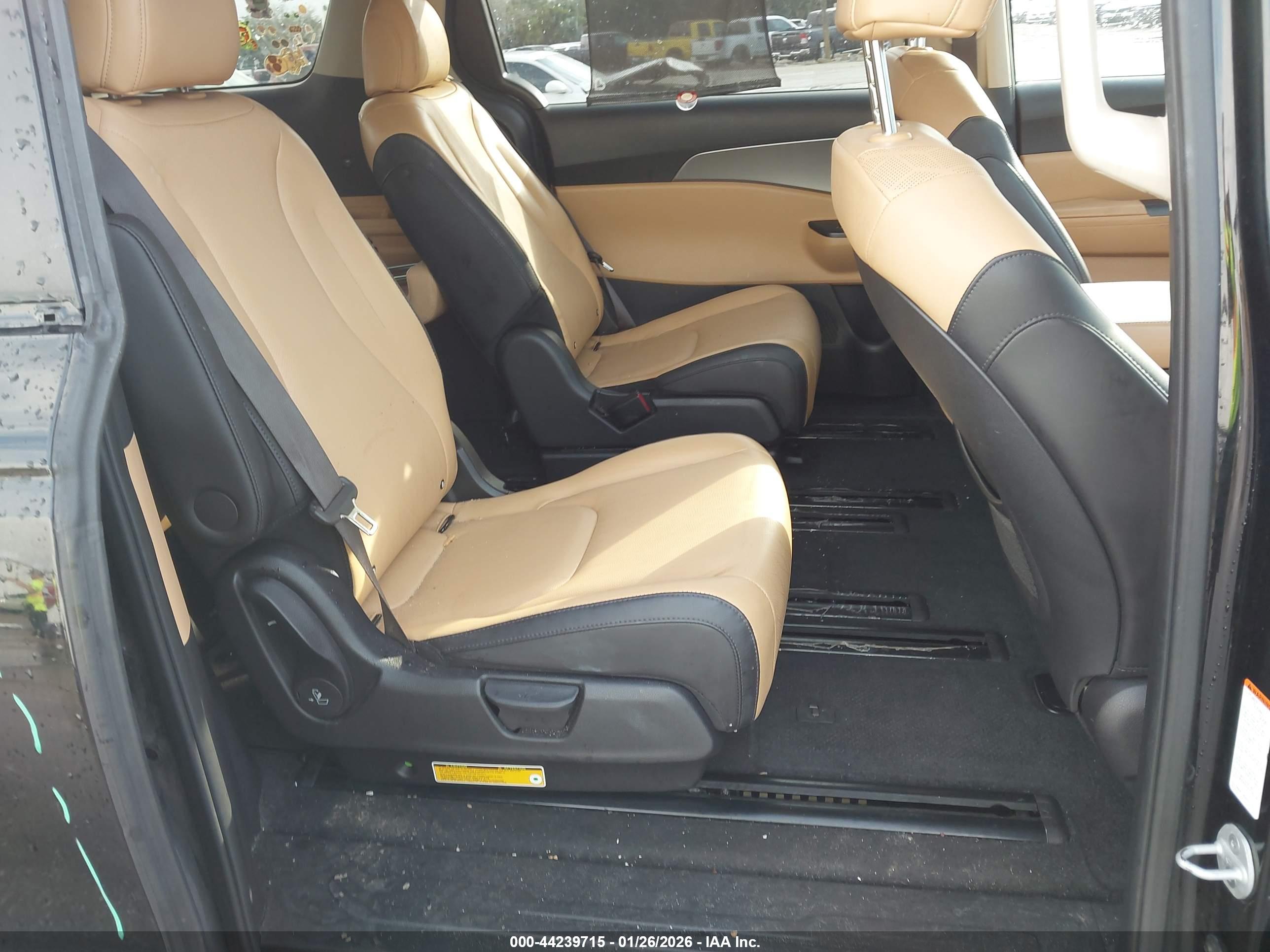 KIA CARNIVAL image 8