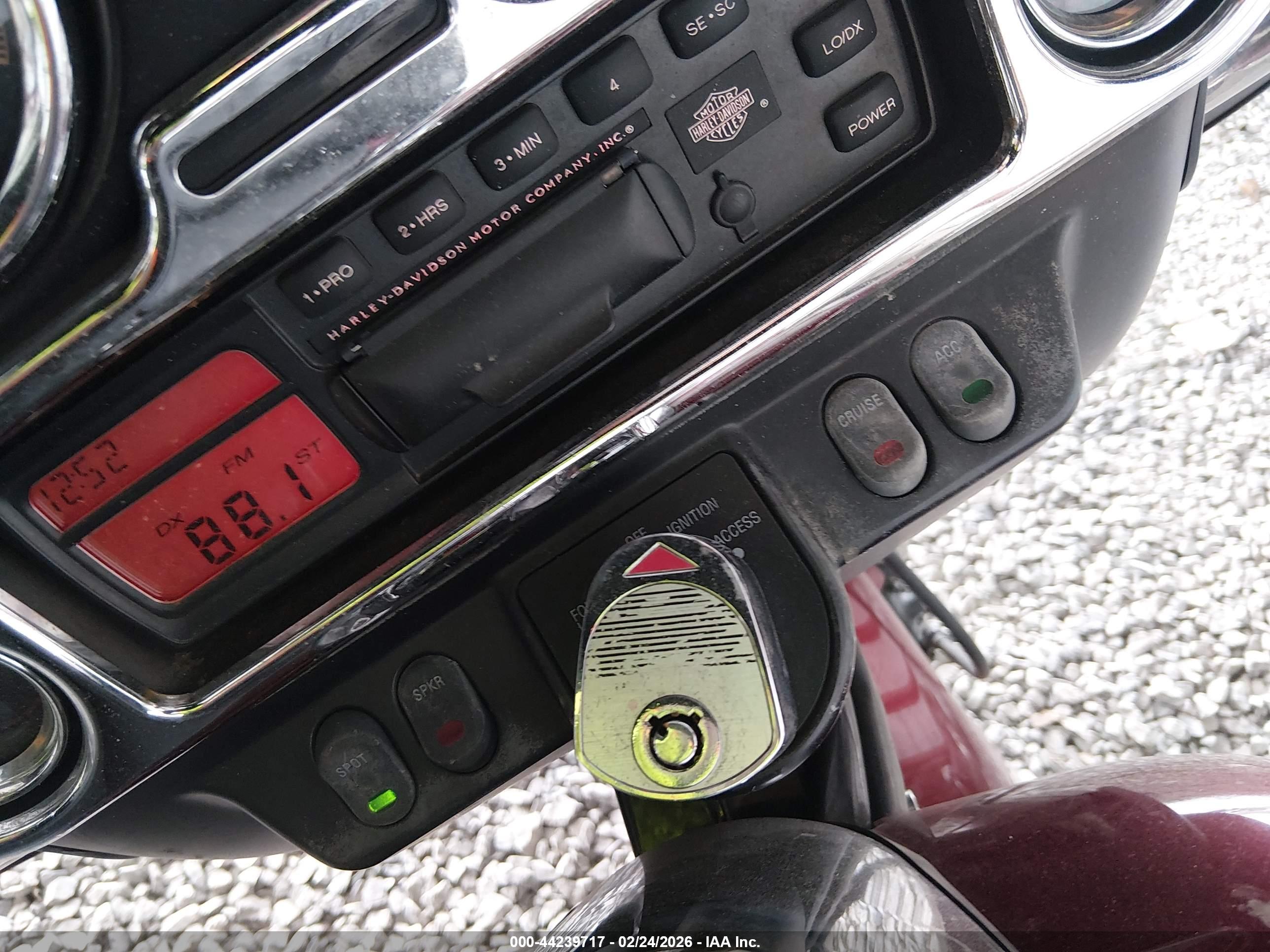 HARLEY-DAVIDSON FLHTCUI image 11