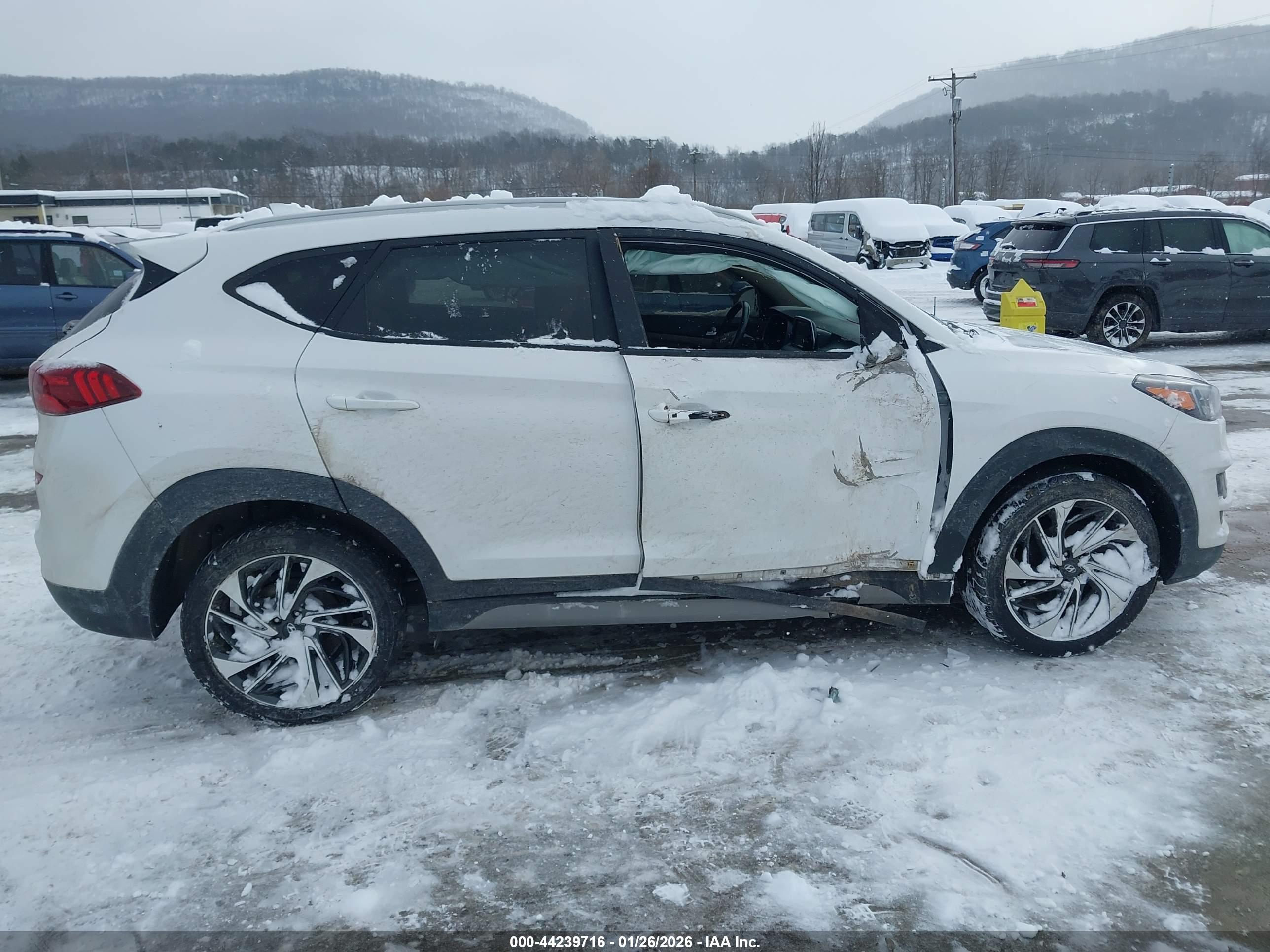 HYUNDAI TUCSON image 6