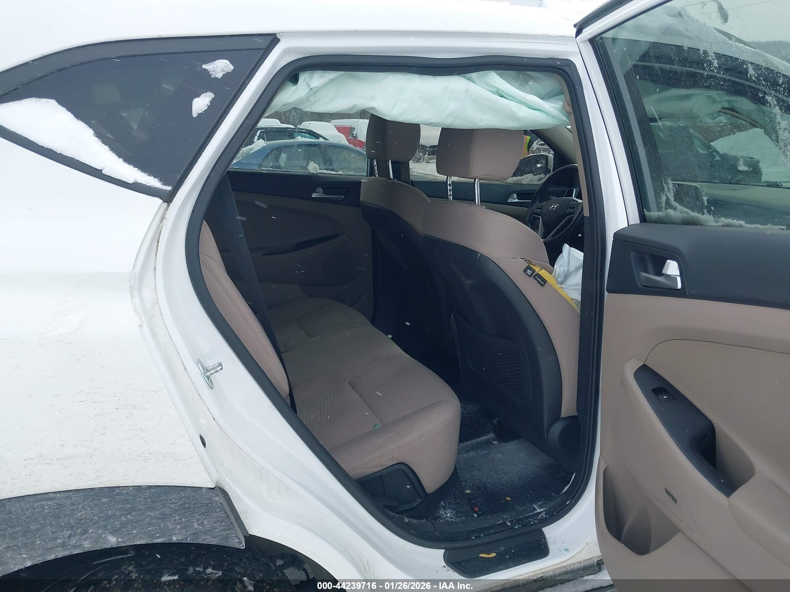 HYUNDAI TUCSON image 8