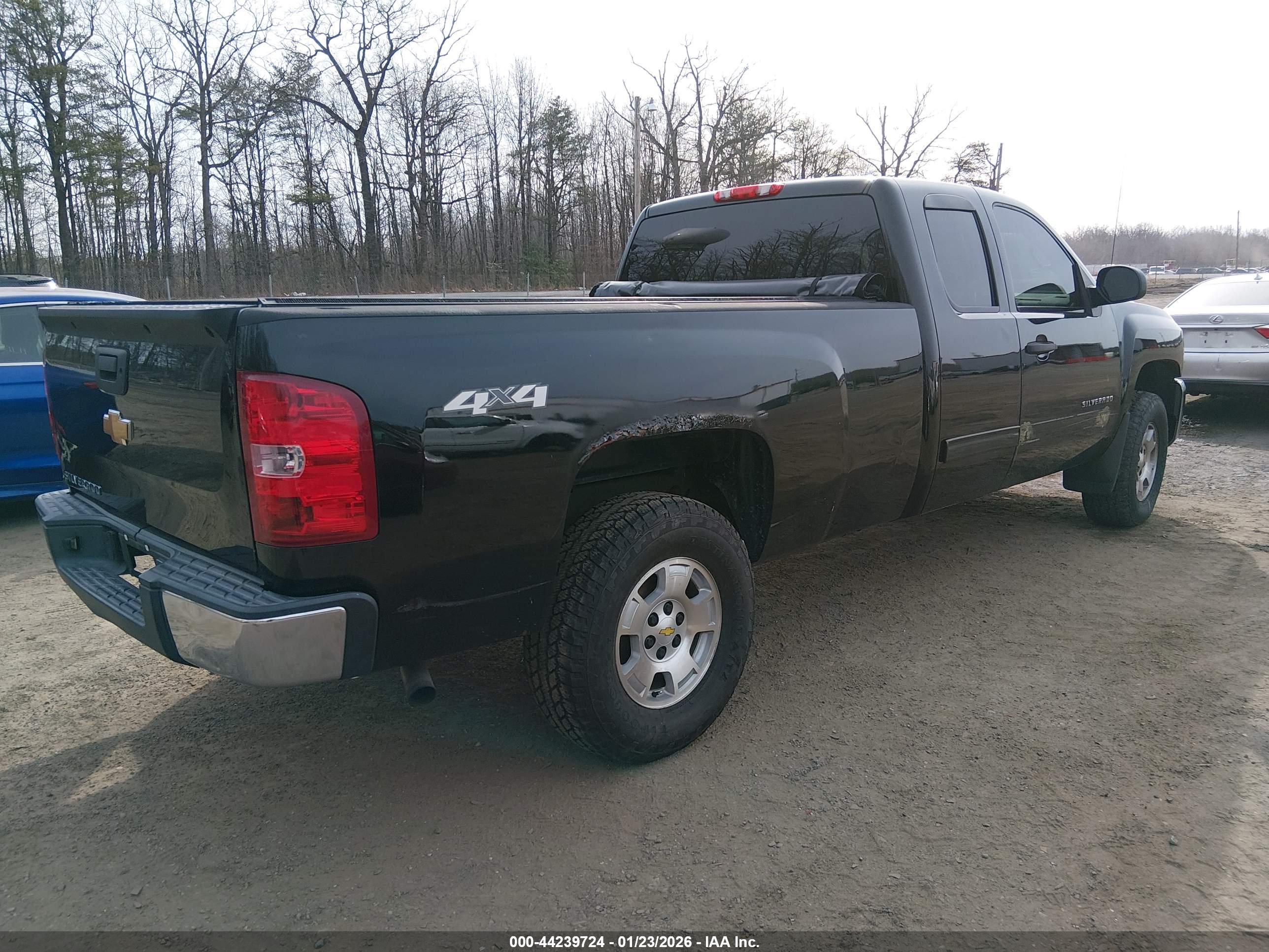 CHEVROLET SILVERADO image 4
