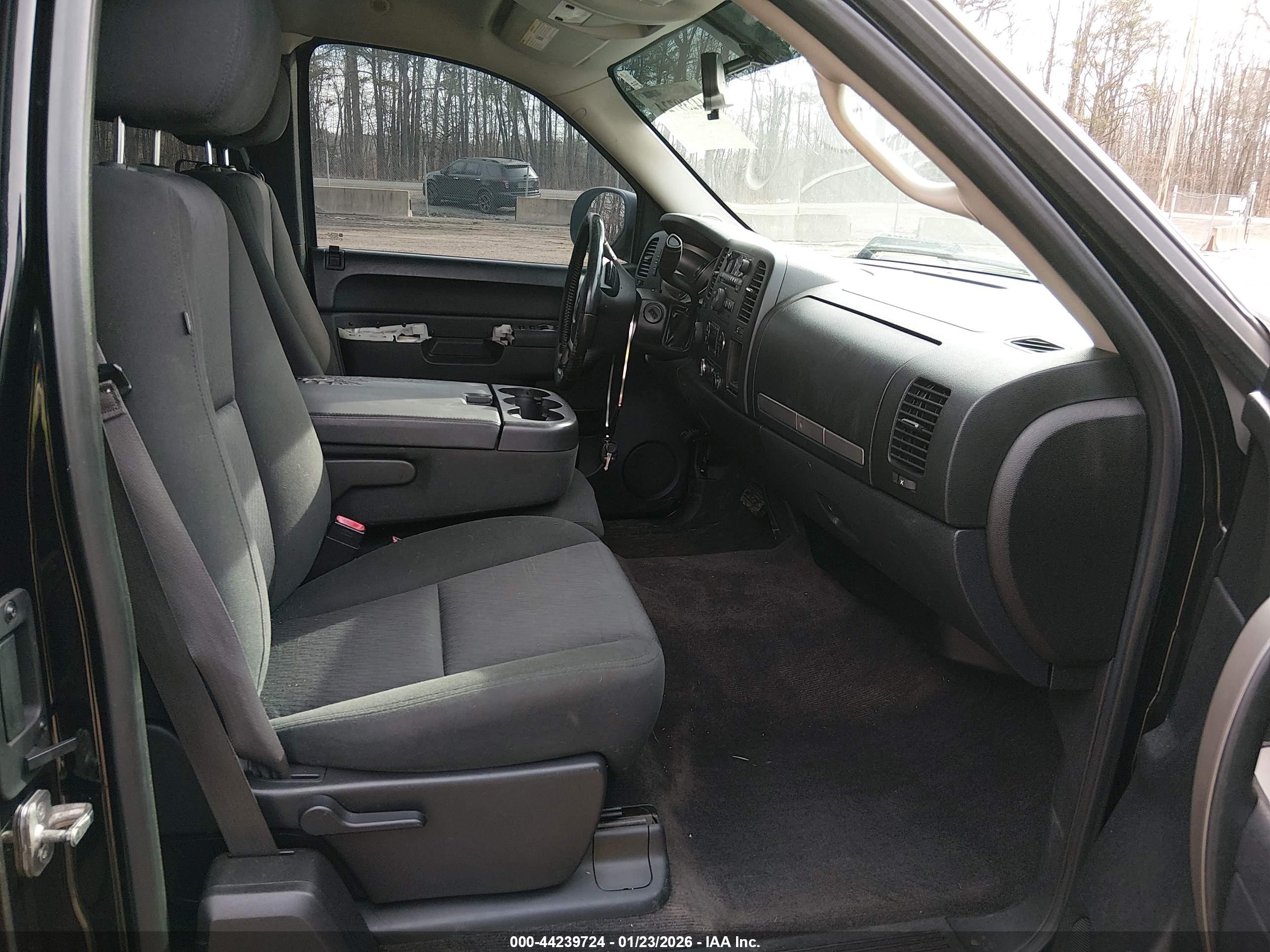 CHEVROLET SILVERADO image 5