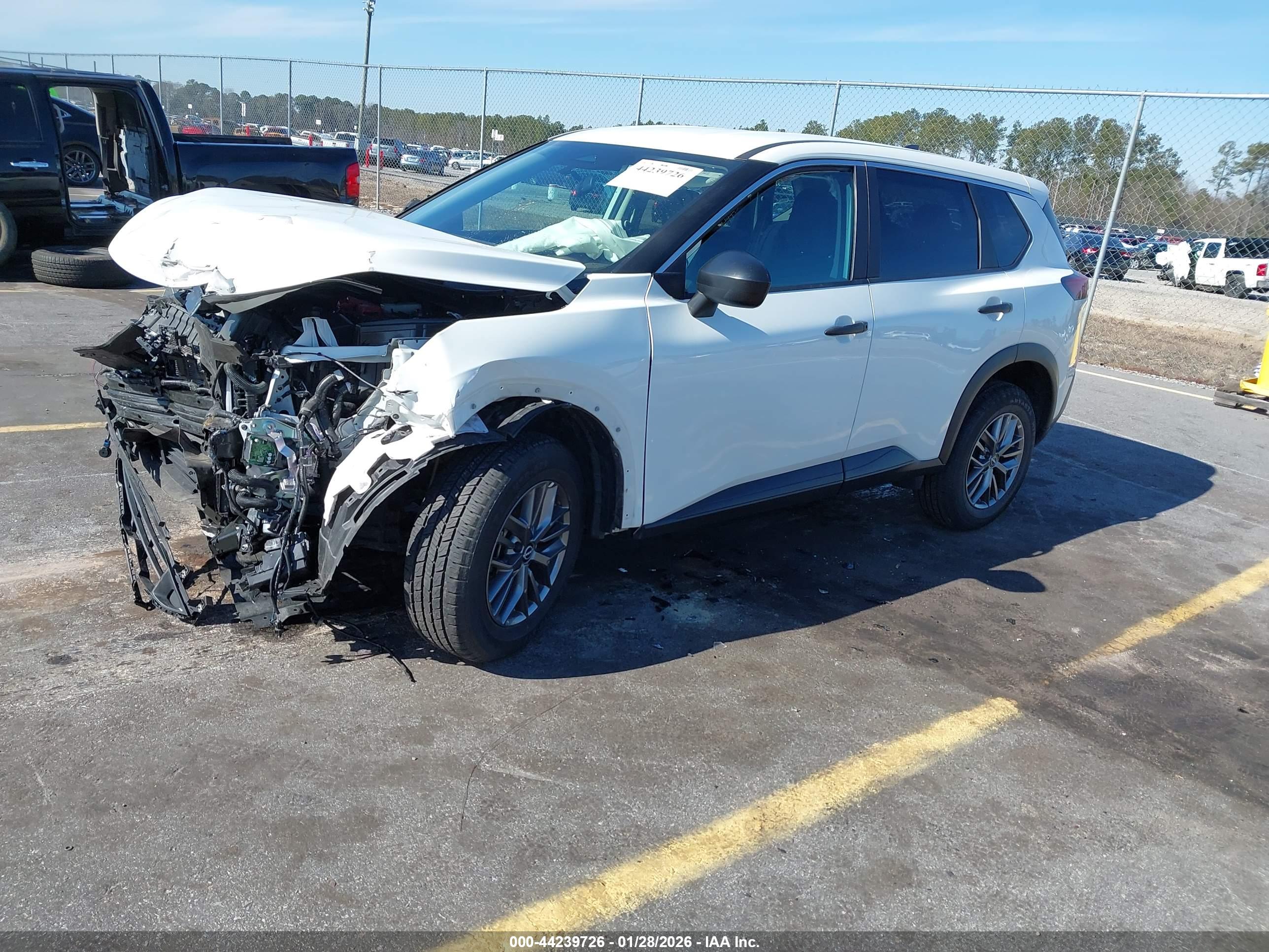 NISSAN ROGUE image 2
