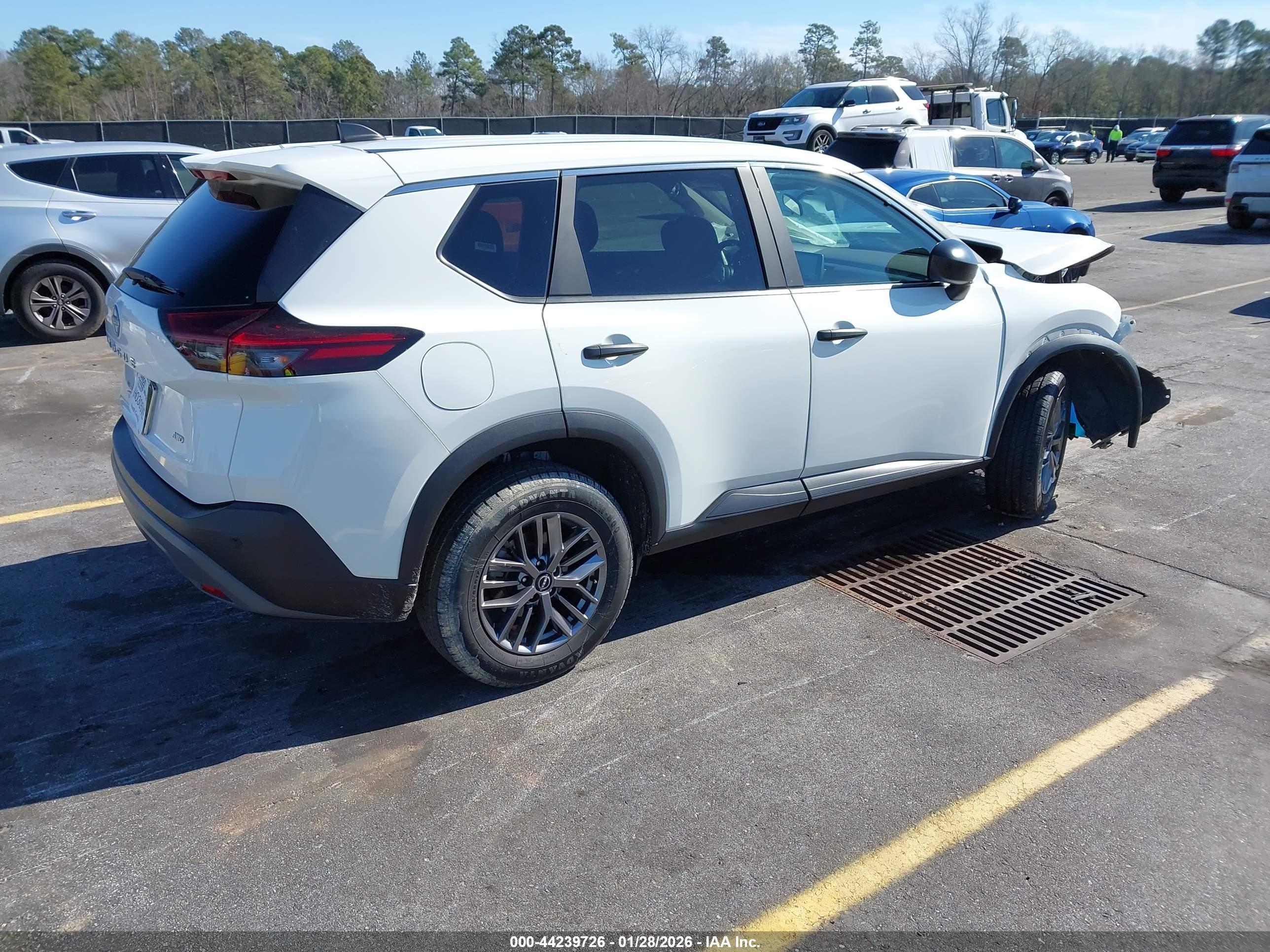 NISSAN ROGUE image 4