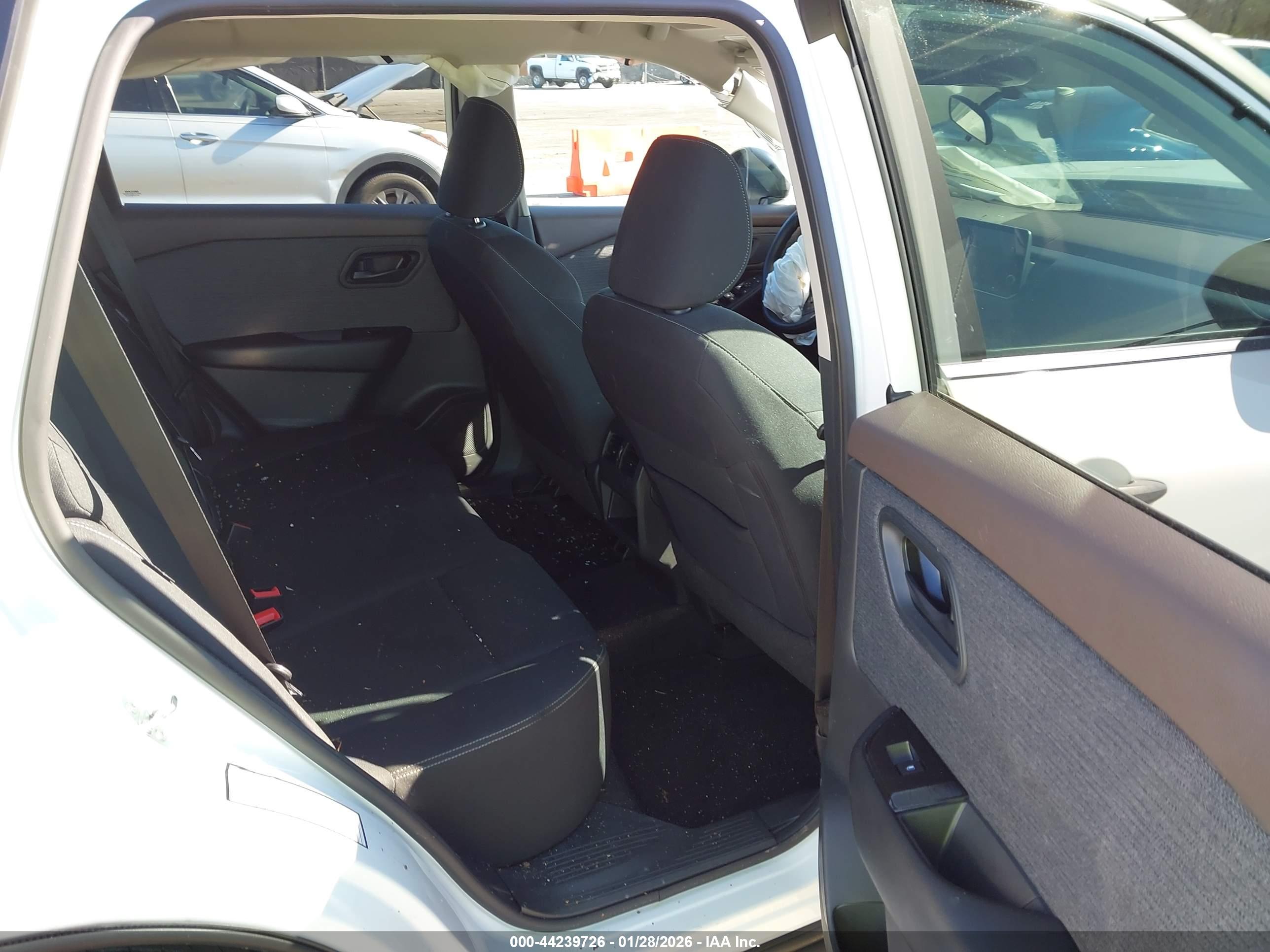 NISSAN ROGUE image 8