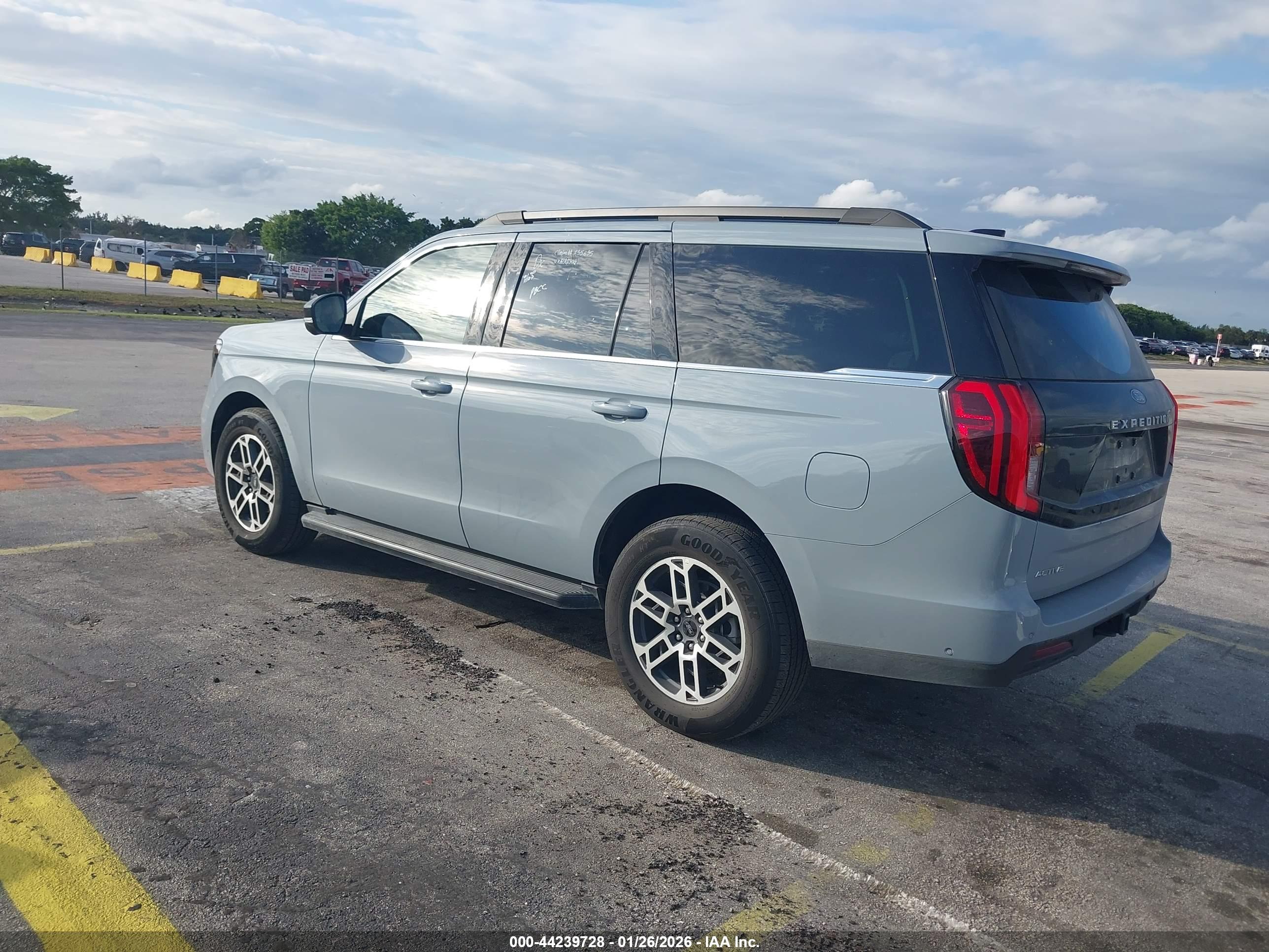 FORD EXPEDITION image 3