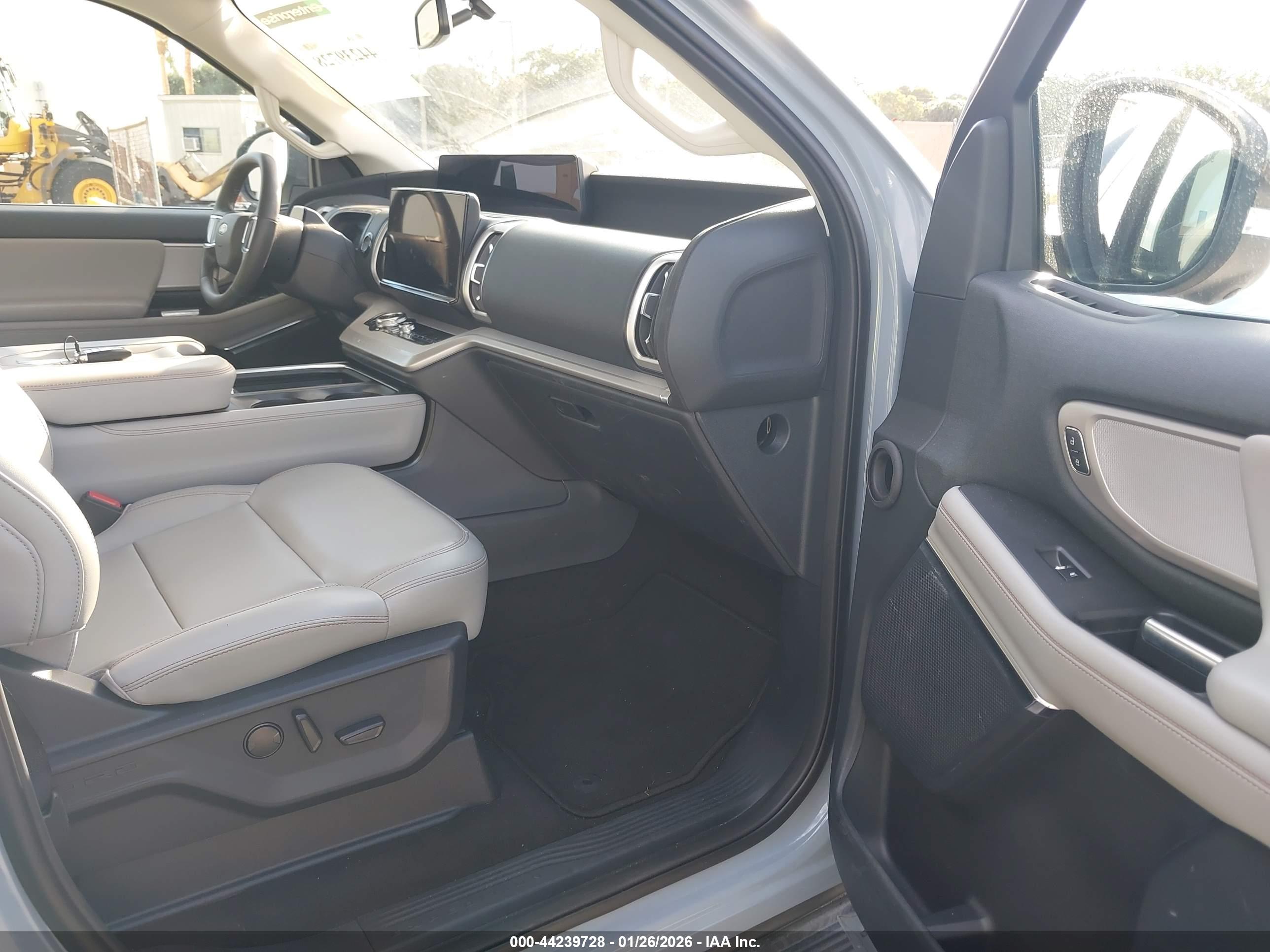 FORD EXPEDITION image 5