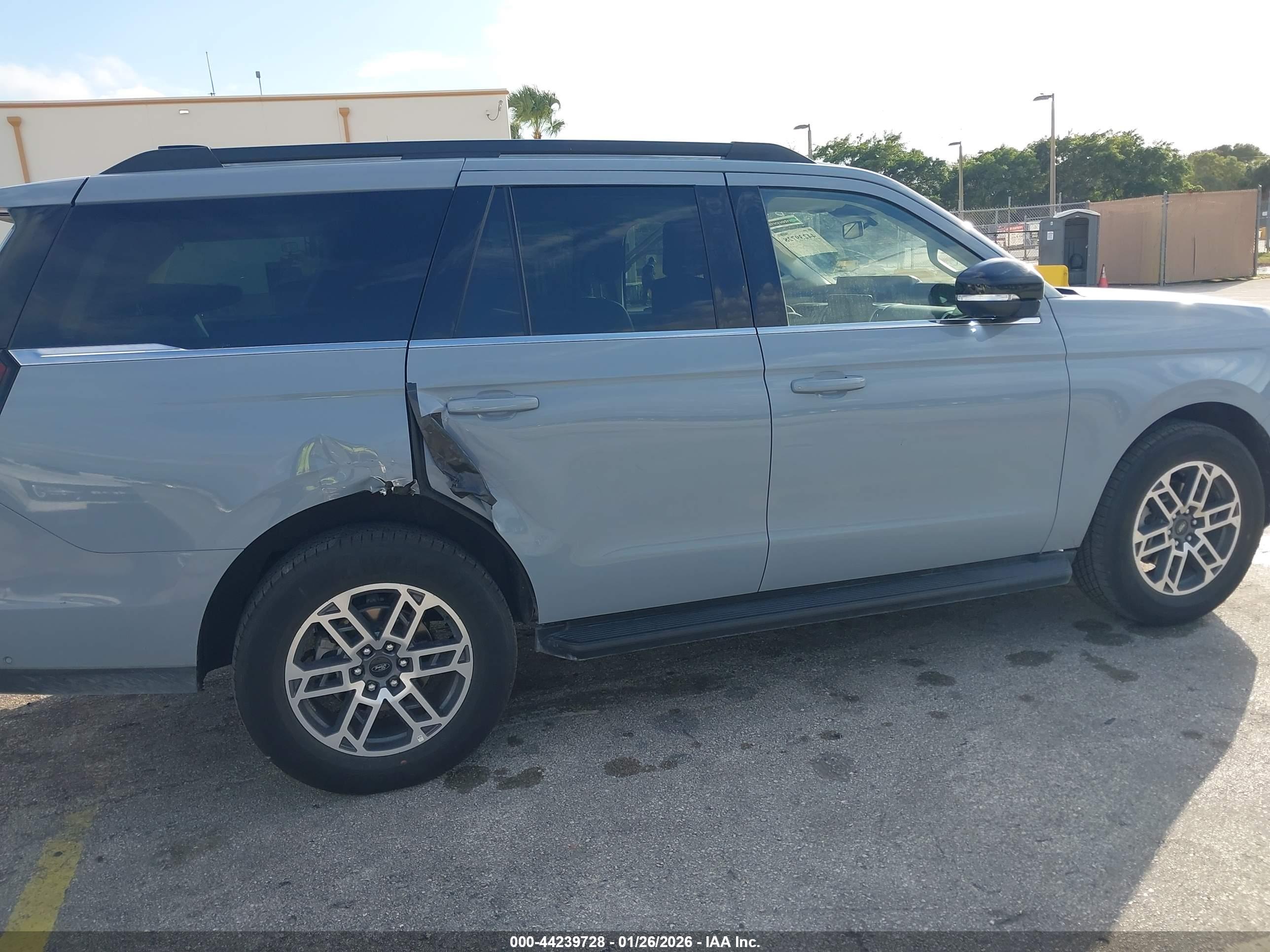 FORD EXPEDITION image 6